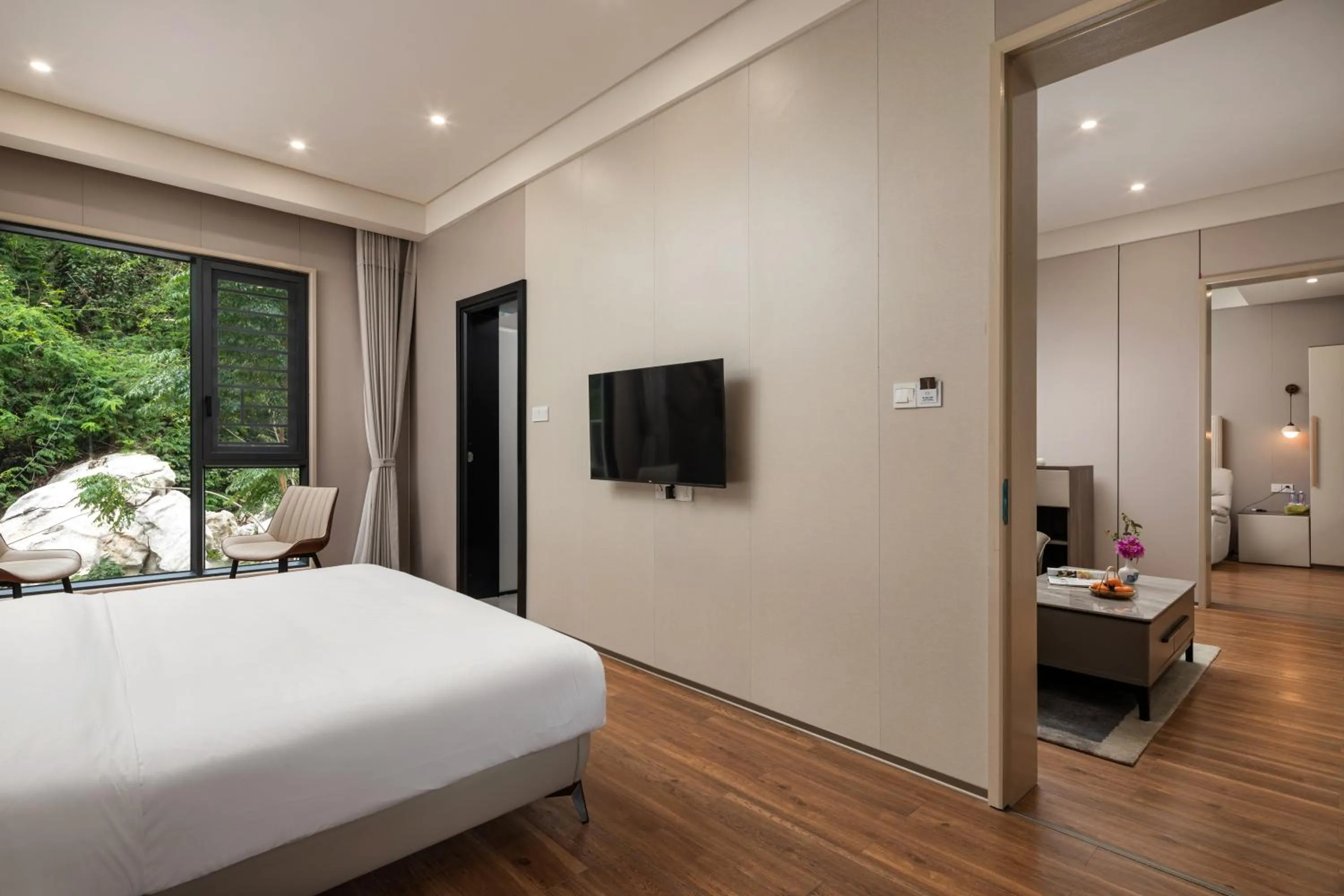 Communal lounge/ TV room, Bed in He She Courtyard Free pick-up train station stay 3 nights