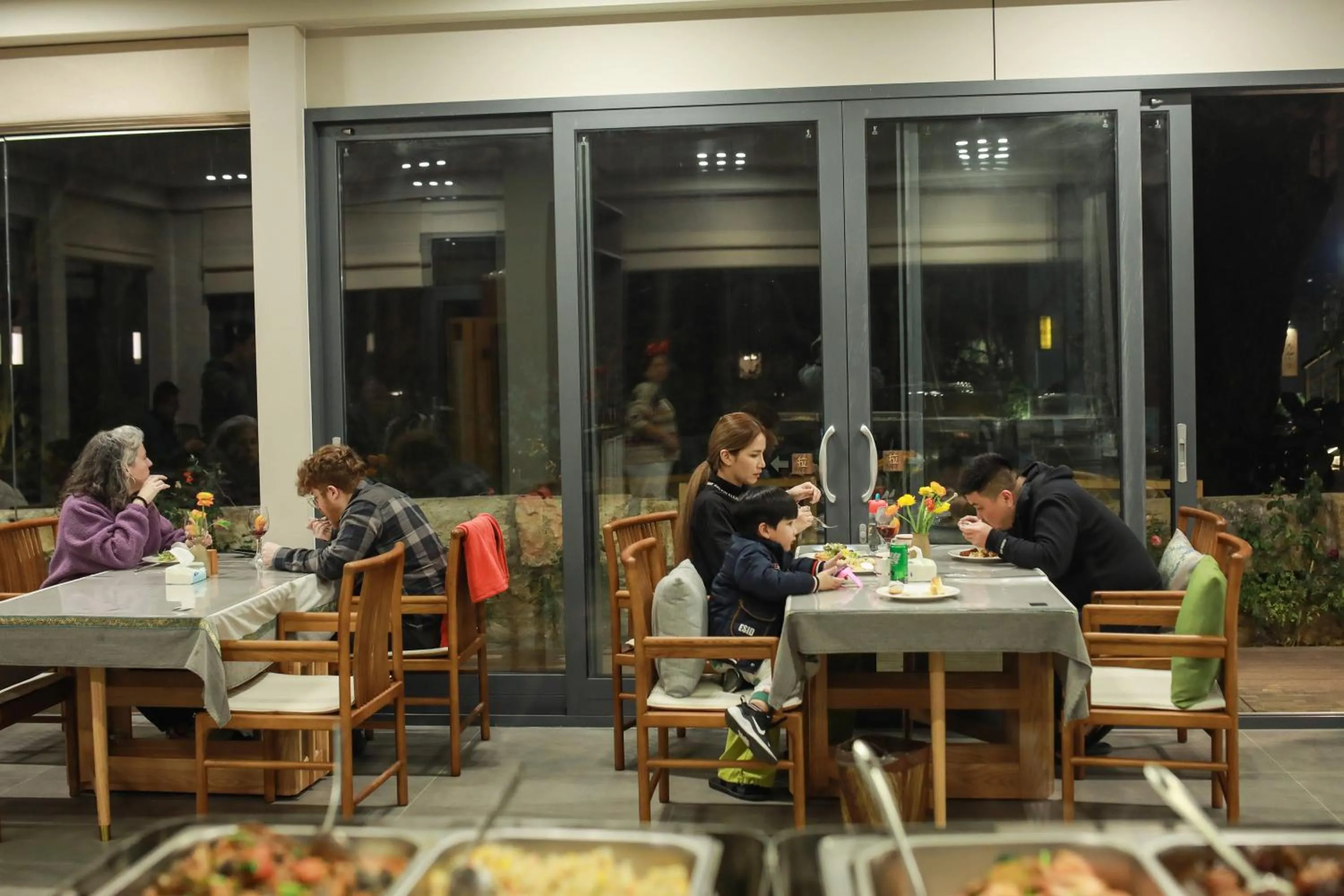 Restaurant/places to eat in He She Courtyard Free pick-up train station stay 3 nights