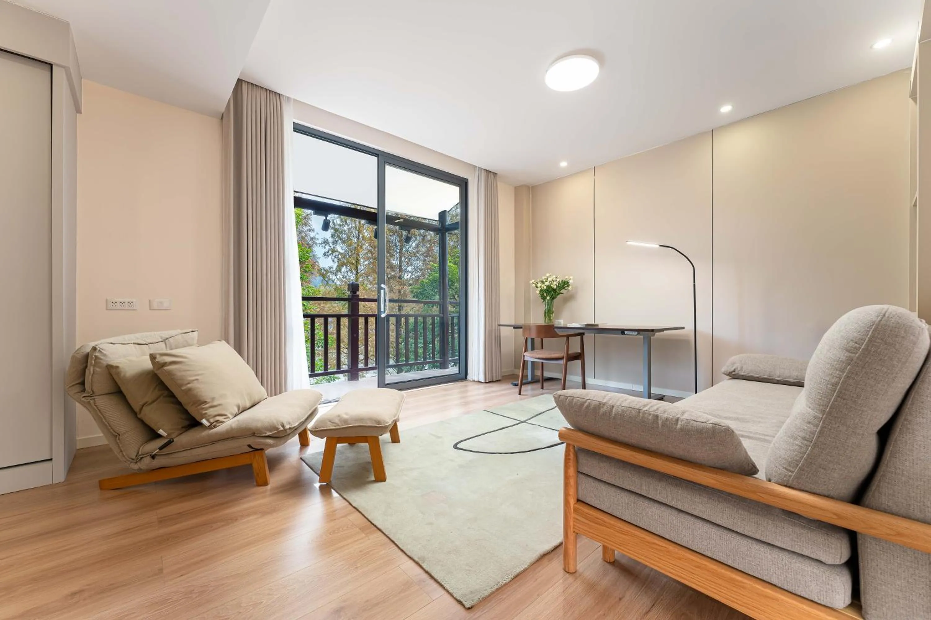 Living room in He She Courtyard Free pick-up train station stay 3 nights