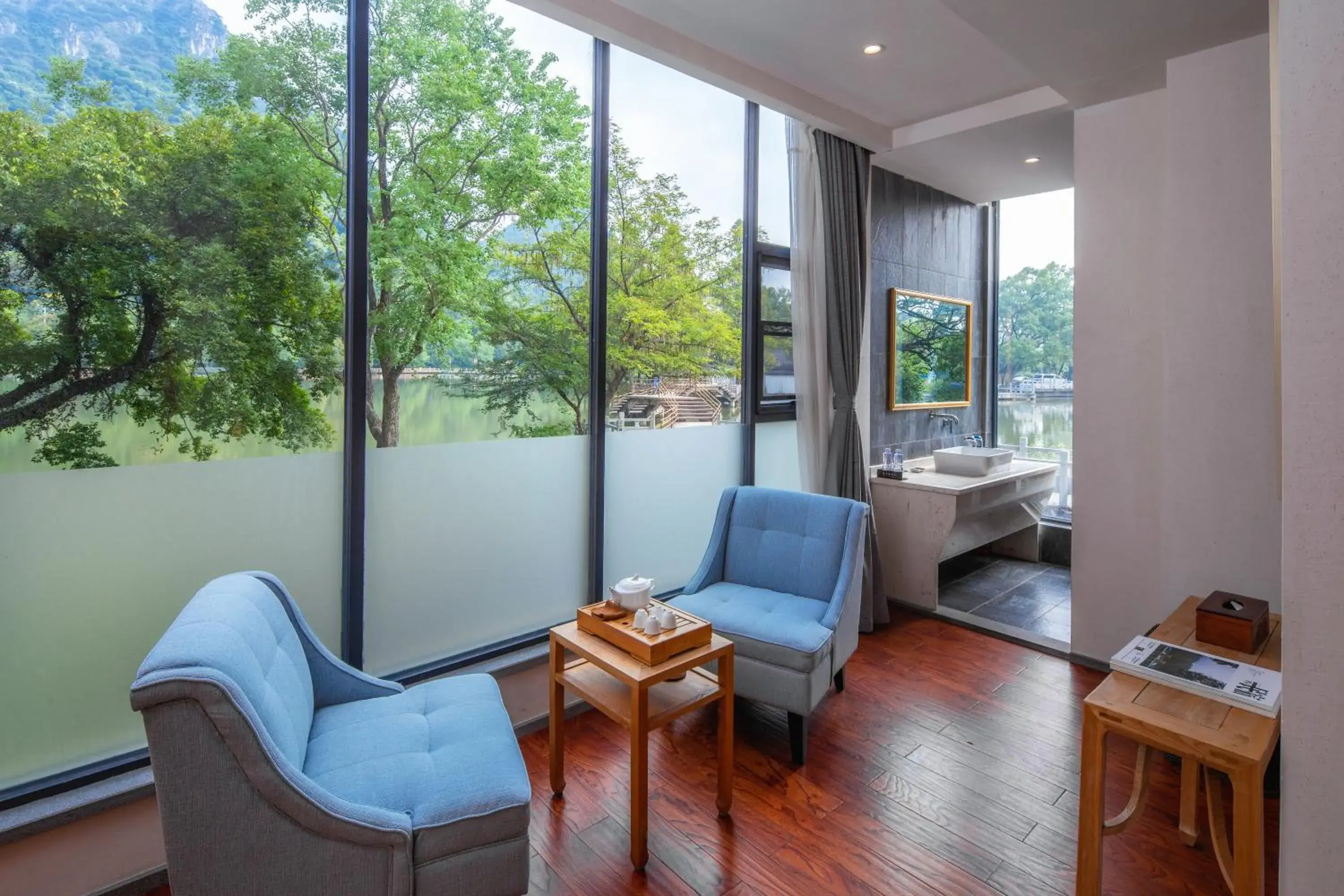 Double Room with Lake View in He She Courtyard Free pick-up train station stay 3 nights Double Room with Lake View in He She Courtyard Free pick-up train station stay 3 nights