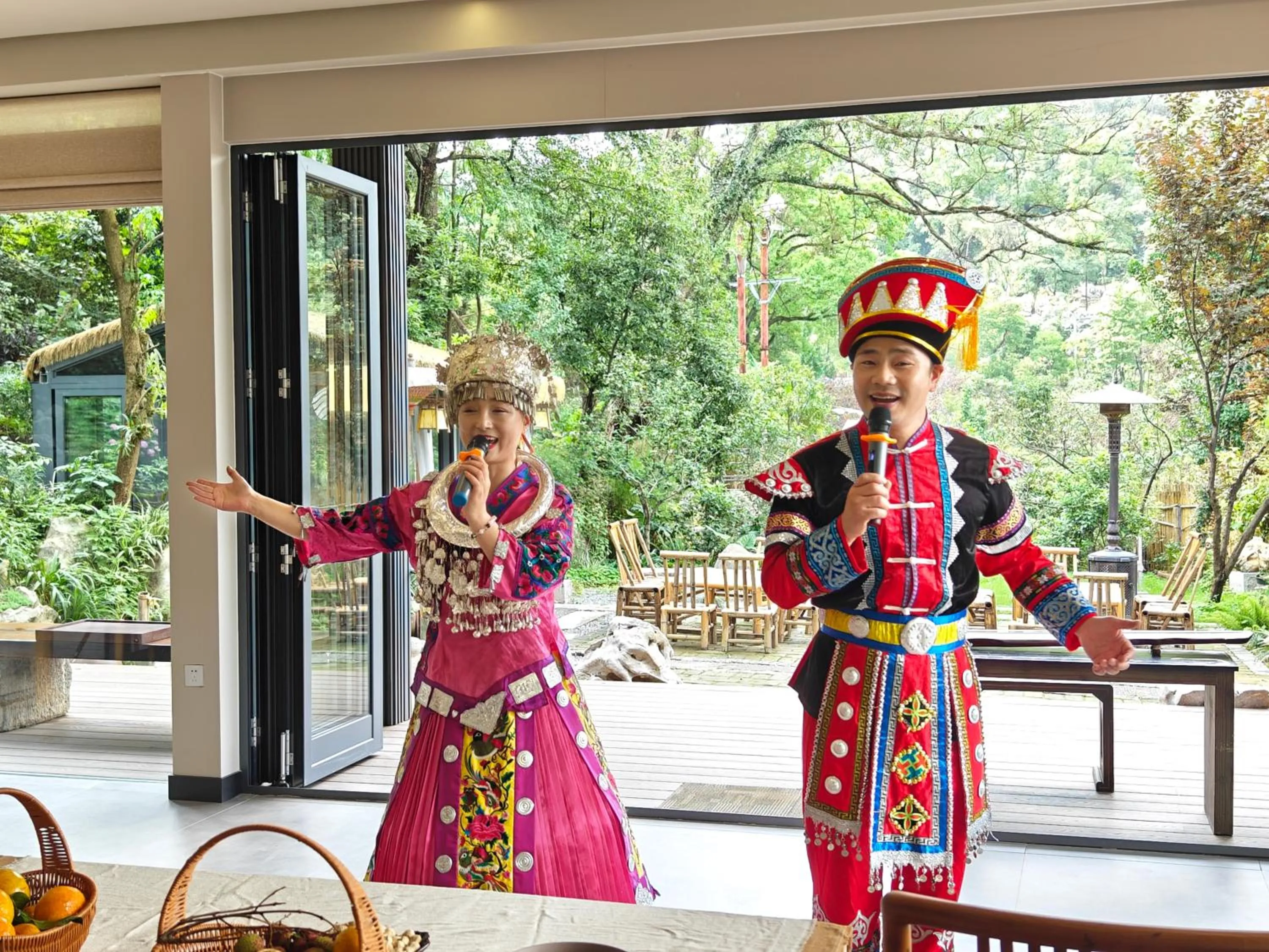 Activities in He She Courtyard Free pick-up train station stay 3 nights