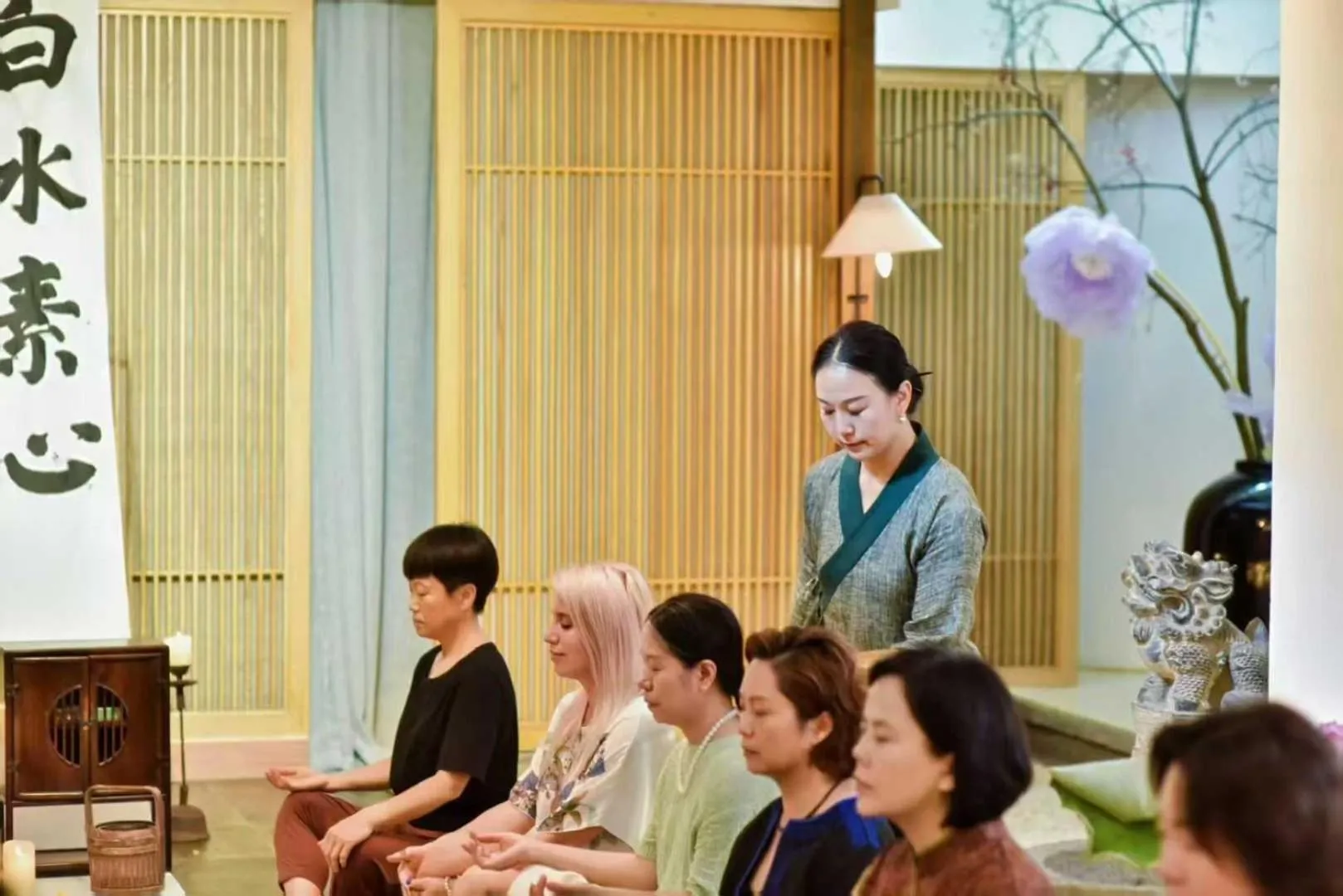 group of guests in He She Courtyard Free pick-up train station stay 3 nights