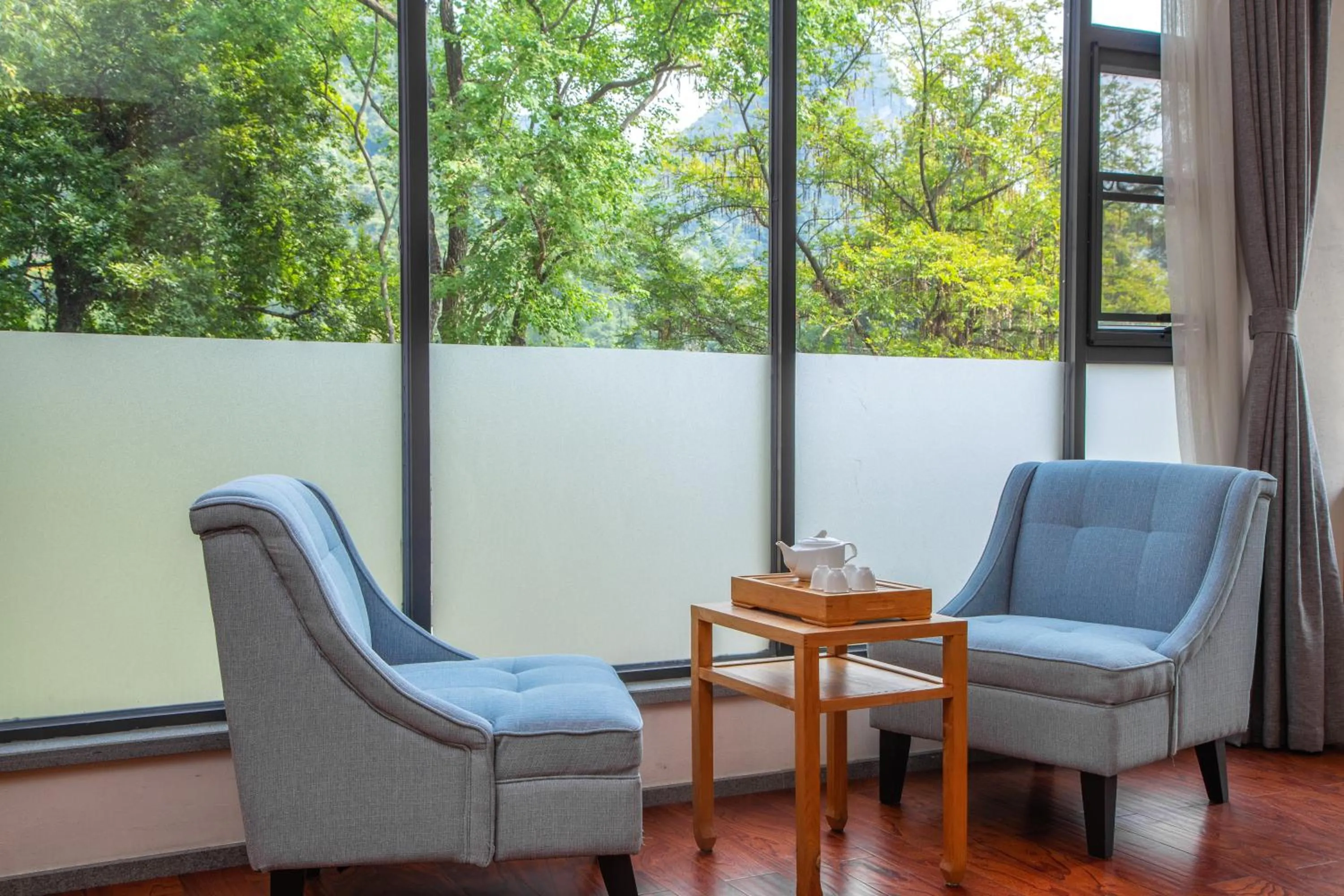 Seating area in He She Courtyard Free pick-up train station stay 3 nights