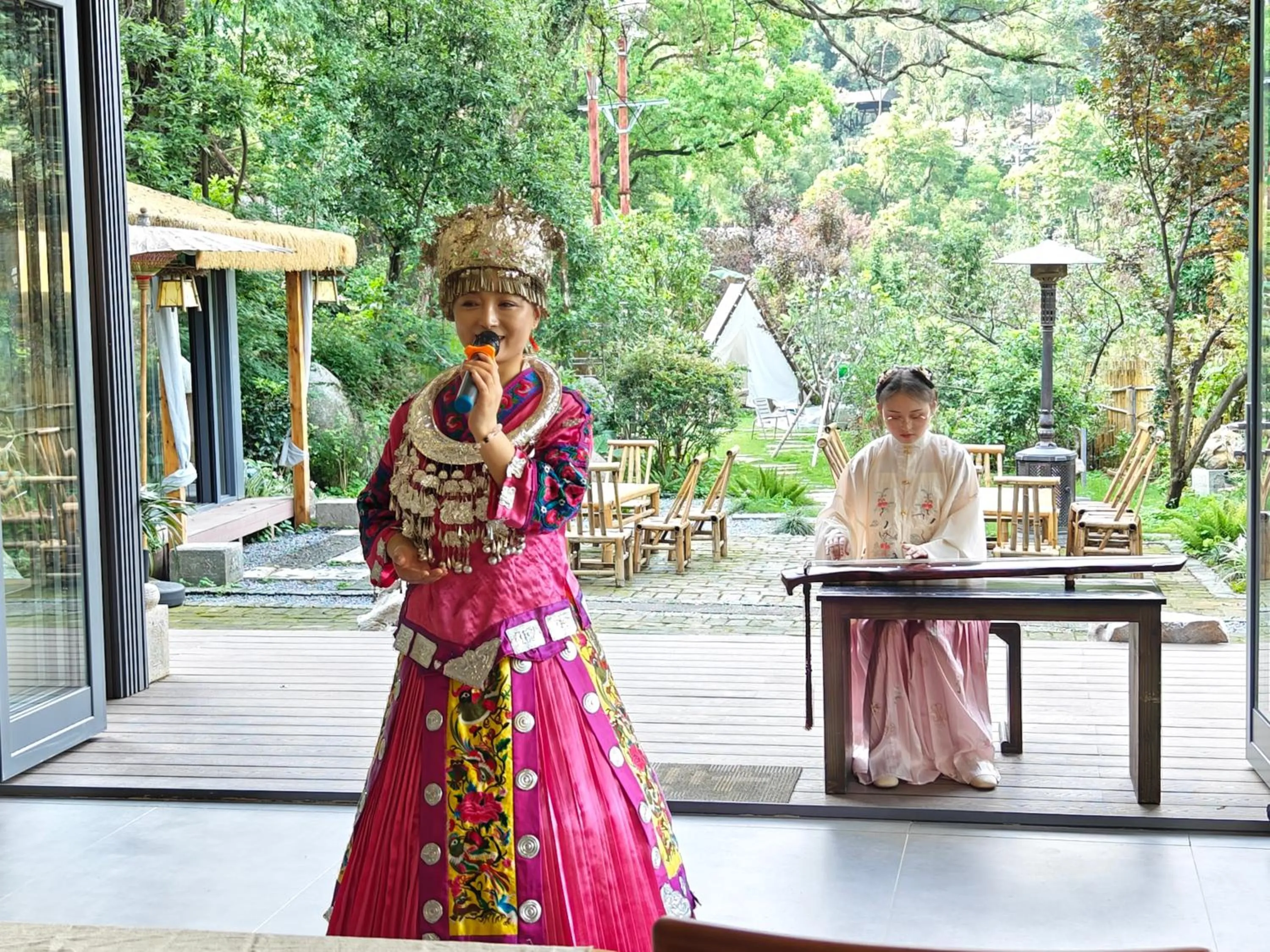 Activities in He She Courtyard Free pick-up train station stay 3 nights