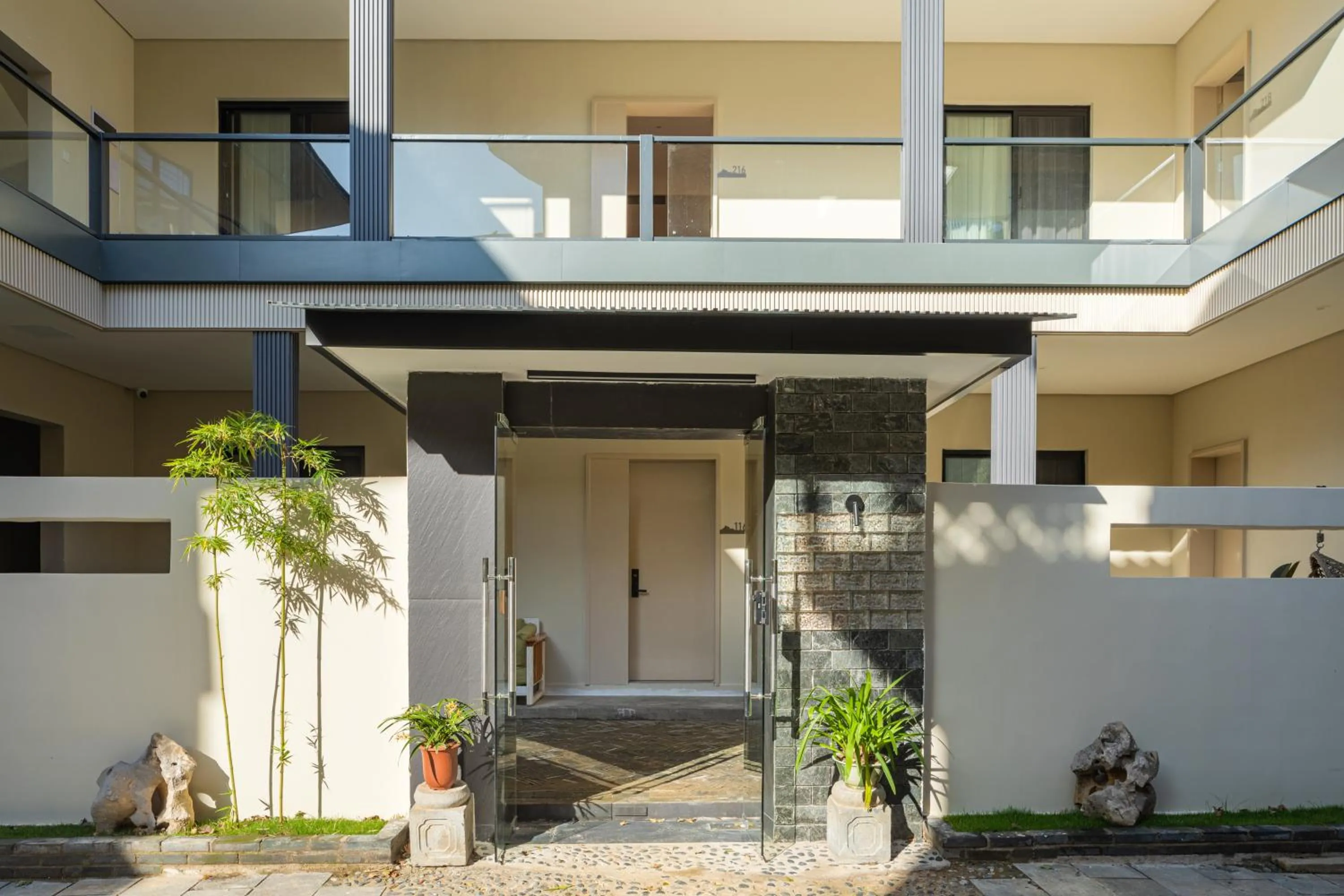 Property building in He She Courtyard Free pick-up train station stay 3 nights
