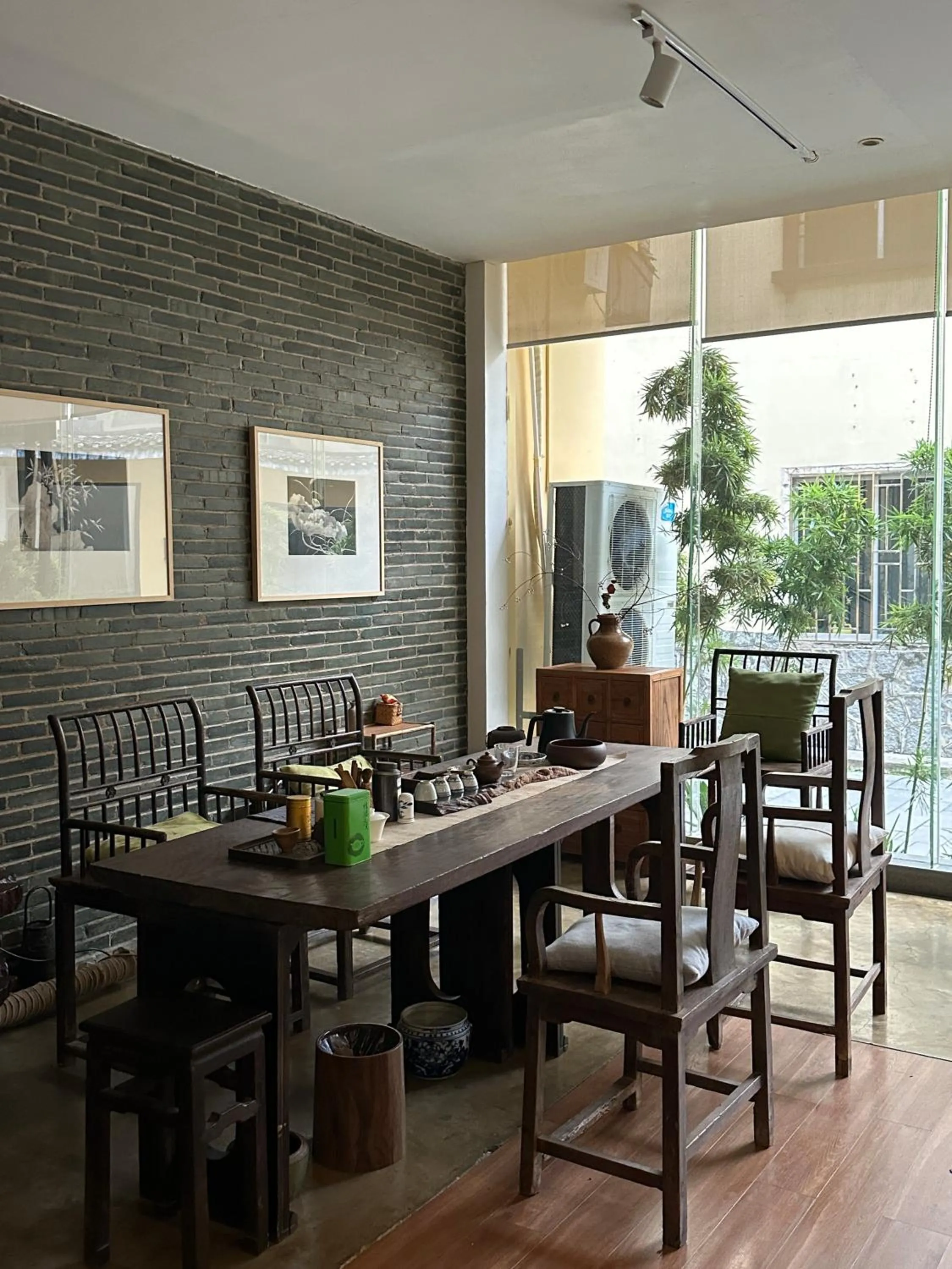 Seating area in He She Courtyard Free pick-up train station stay 3 nights