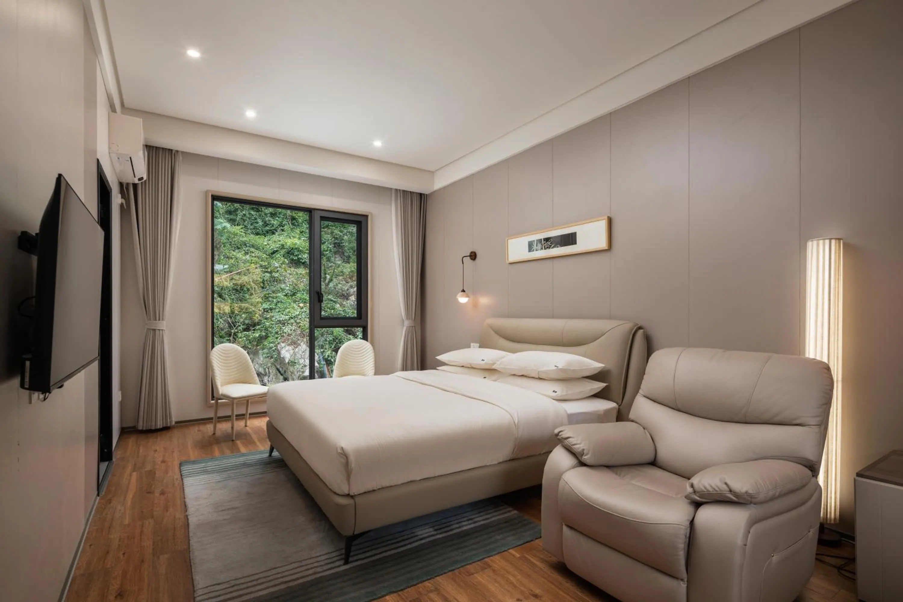 Property building, Bed in He She Courtyard Free pick-up train station stay 3 nights