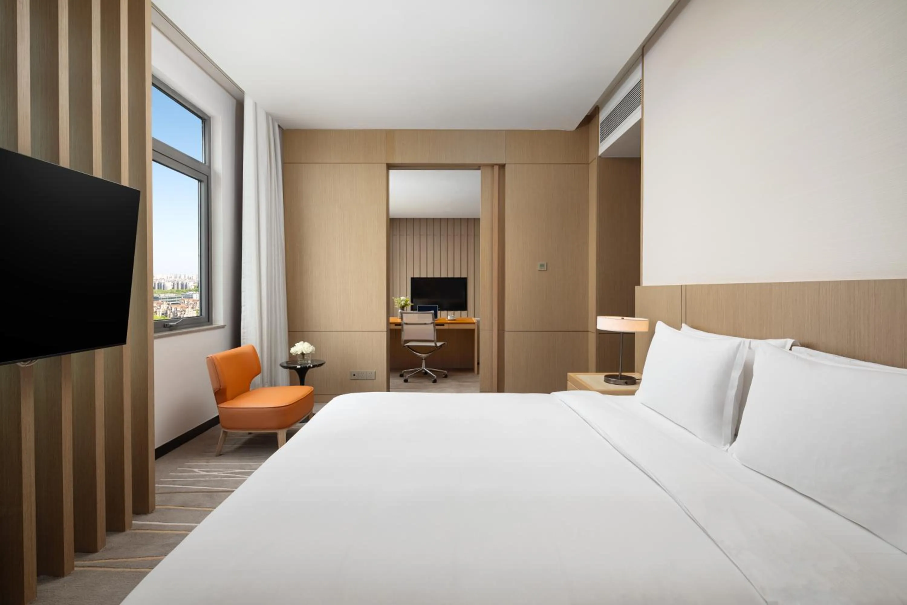 Bedroom, Bed in Fraser Place Wujiaochang Shanghai - Adjoin business center, free minibar