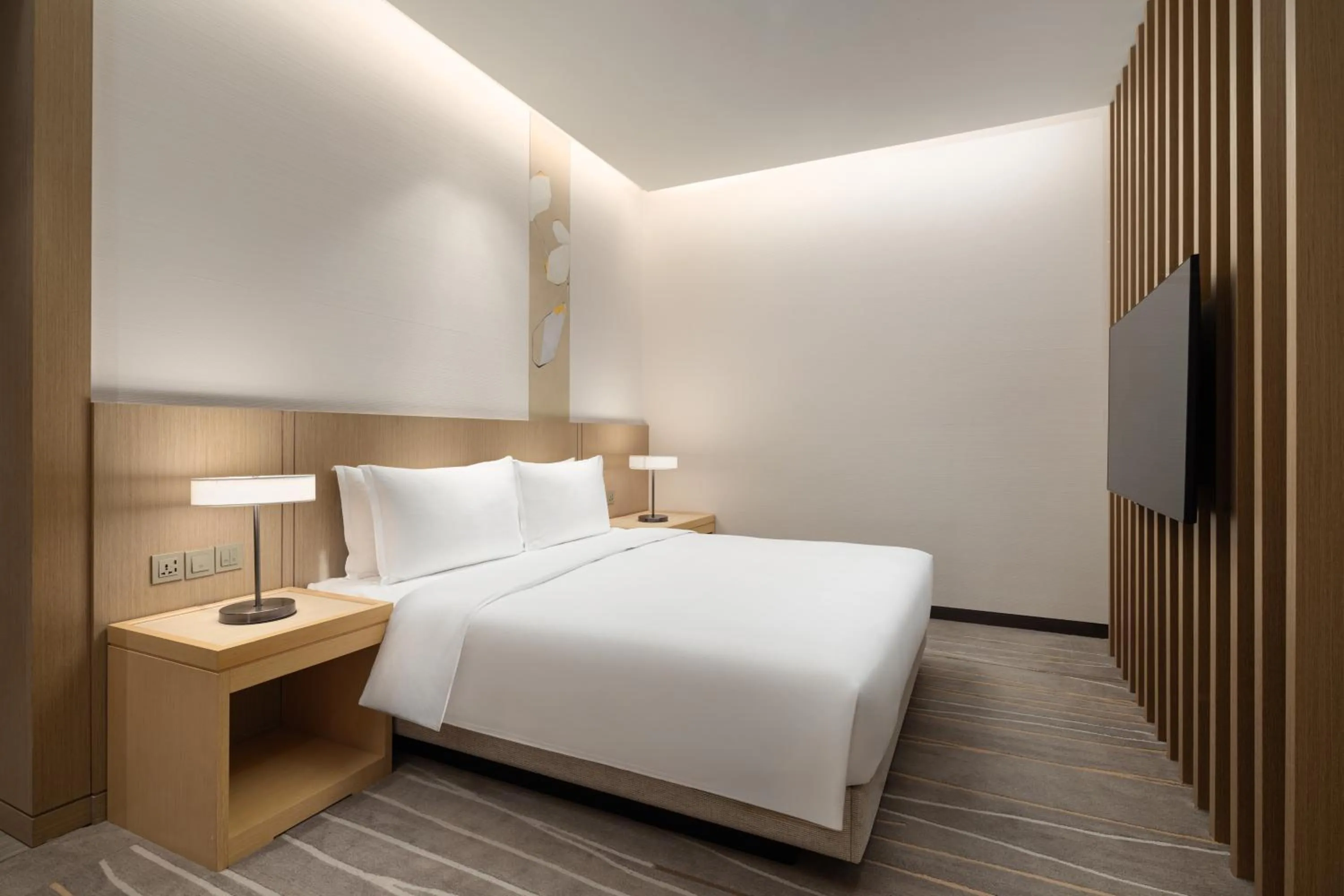 Bed in Fraser Place Wujiaochang Shanghai - Adjoin business center, free minibar