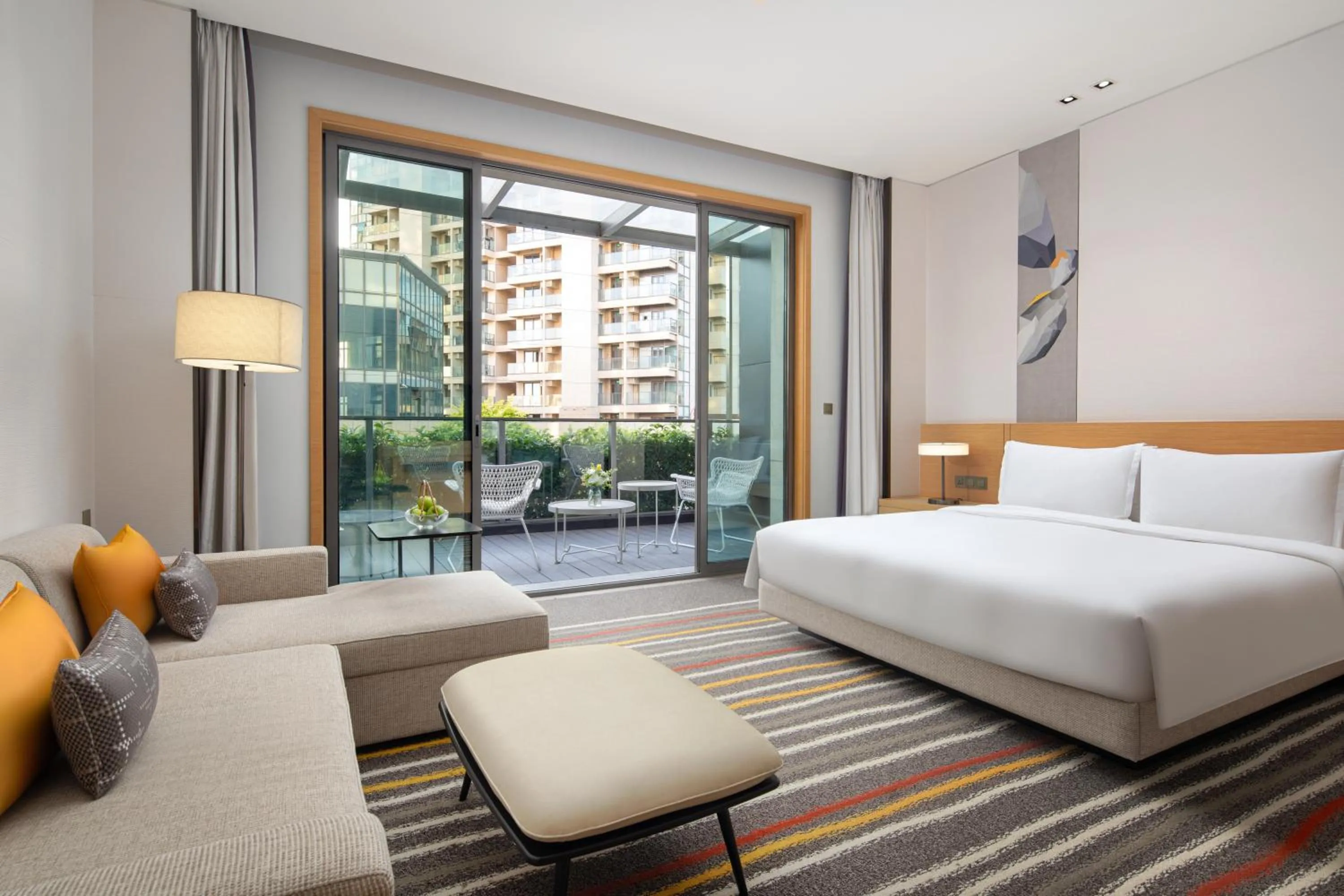 Photo of the whole room, Bed in Fraser Place Wujiaochang Shanghai - Adjoin business center, free minibar