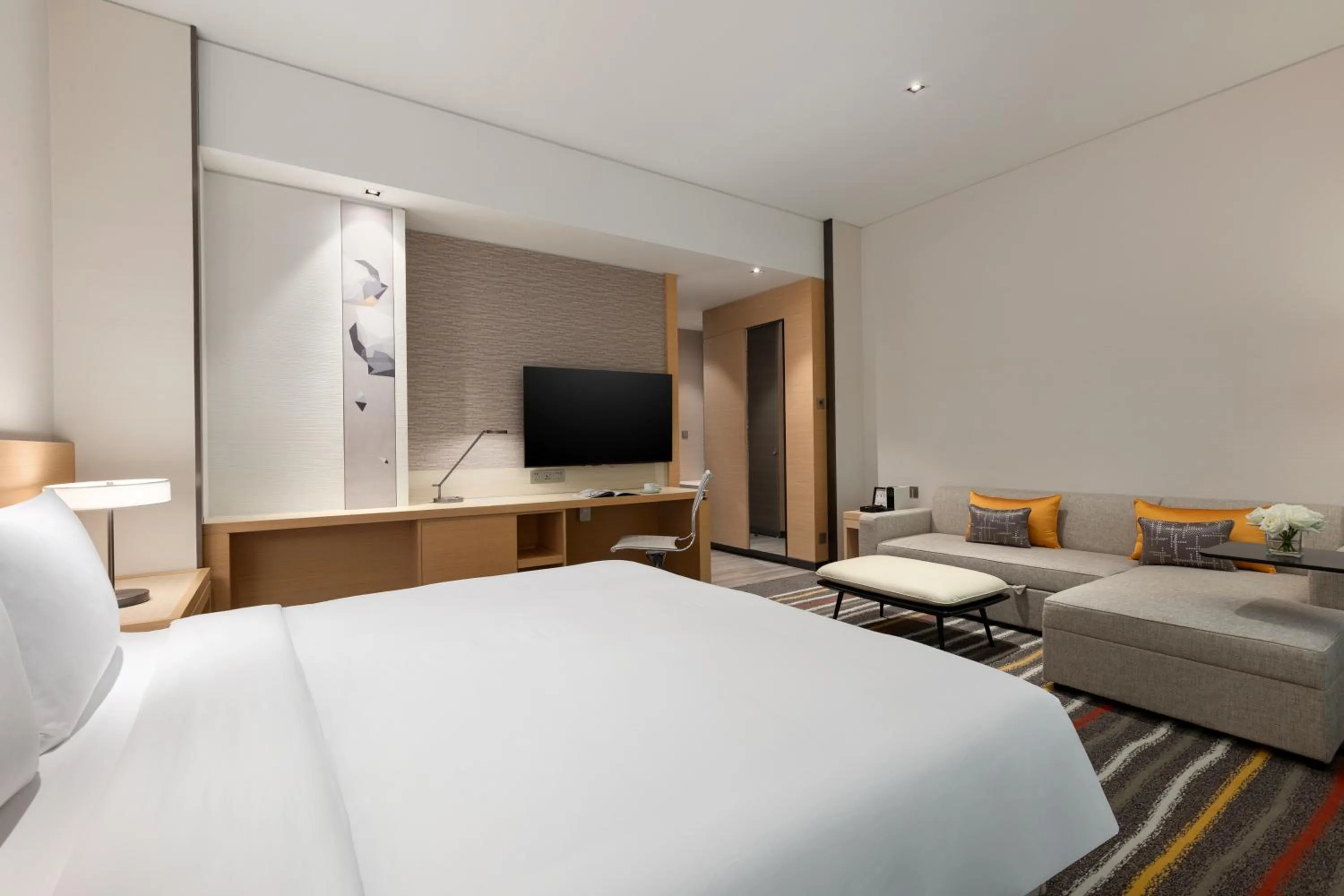 Bedroom, Bed in Fraser Place Wujiaochang Shanghai - Adjoin business center, free minibar