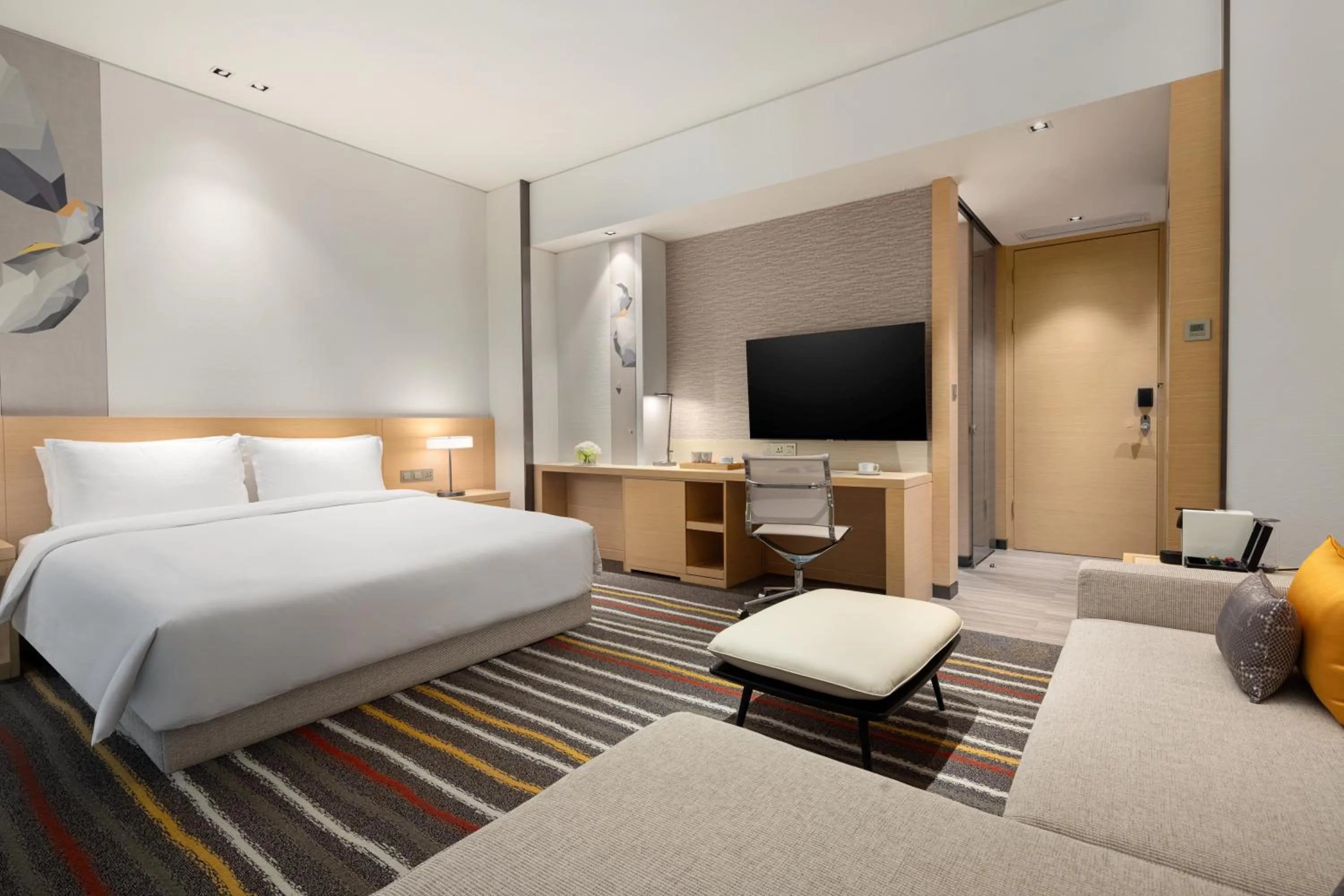 Bedroom, Bed in Fraser Place Wujiaochang Shanghai - Adjoin business center, free minibar