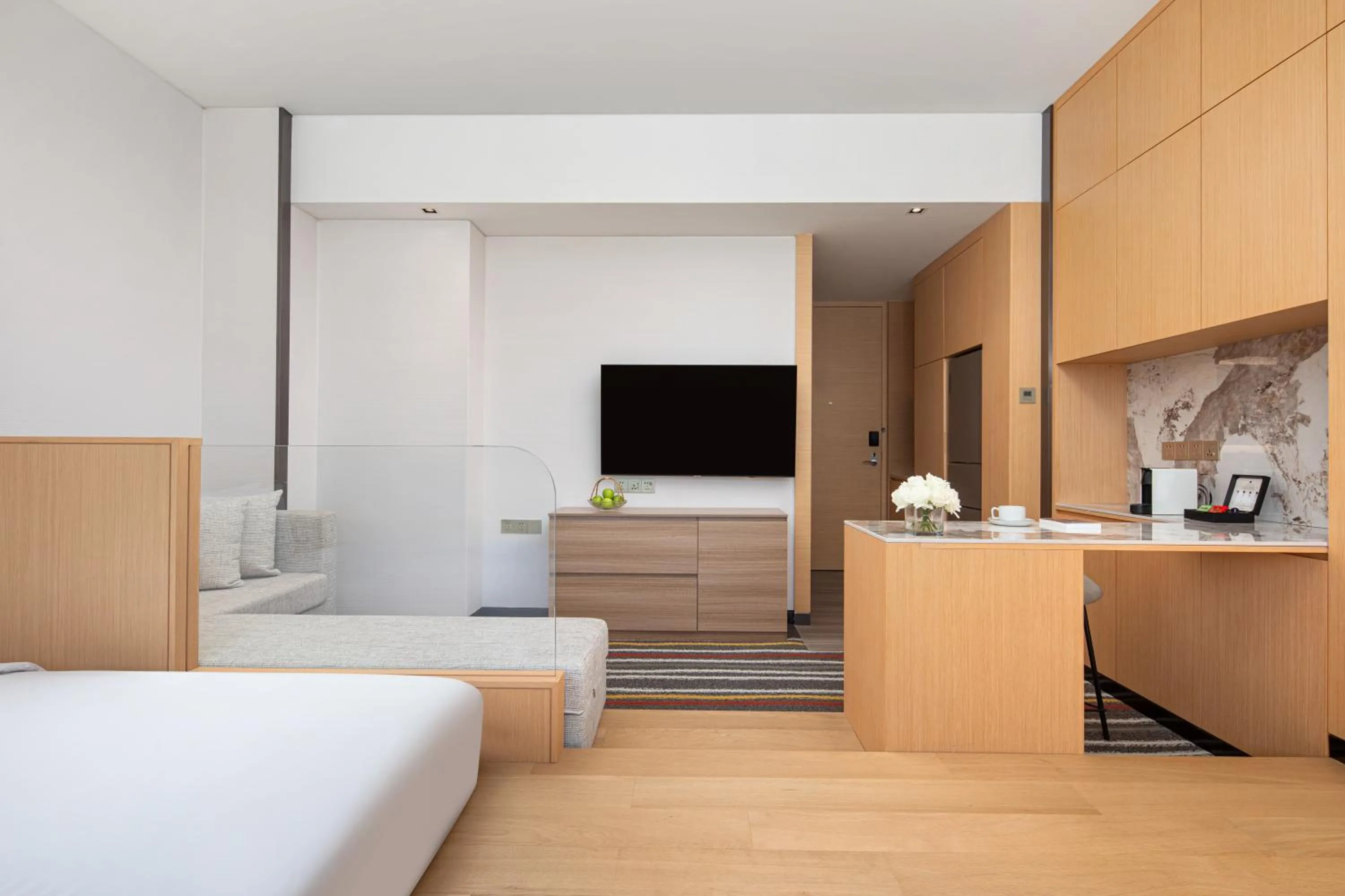 Seating area, Bed in Fraser Place Wujiaochang Shanghai - Adjoin business center, free minibar