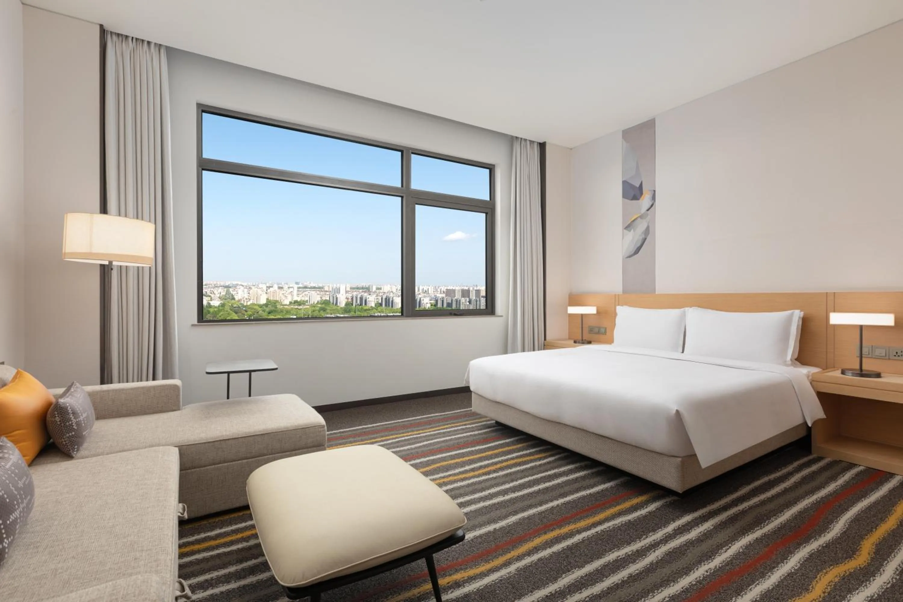 Bedroom, Bed in Fraser Place Wujiaochang Shanghai - Adjoin business center, free minibar