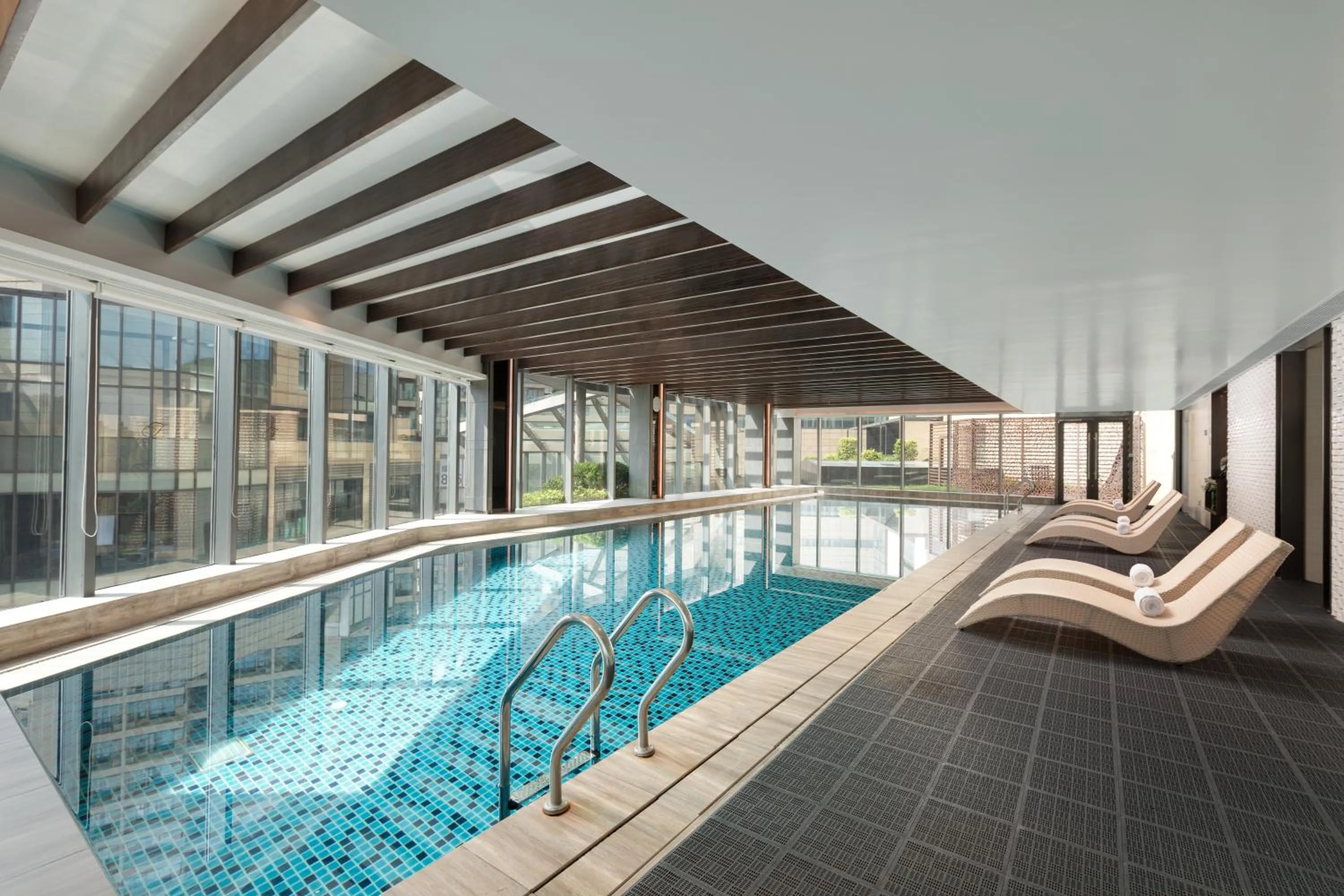 Swimming pool in Fraser Place Wujiaochang Shanghai - Adjoin business center, free minibar