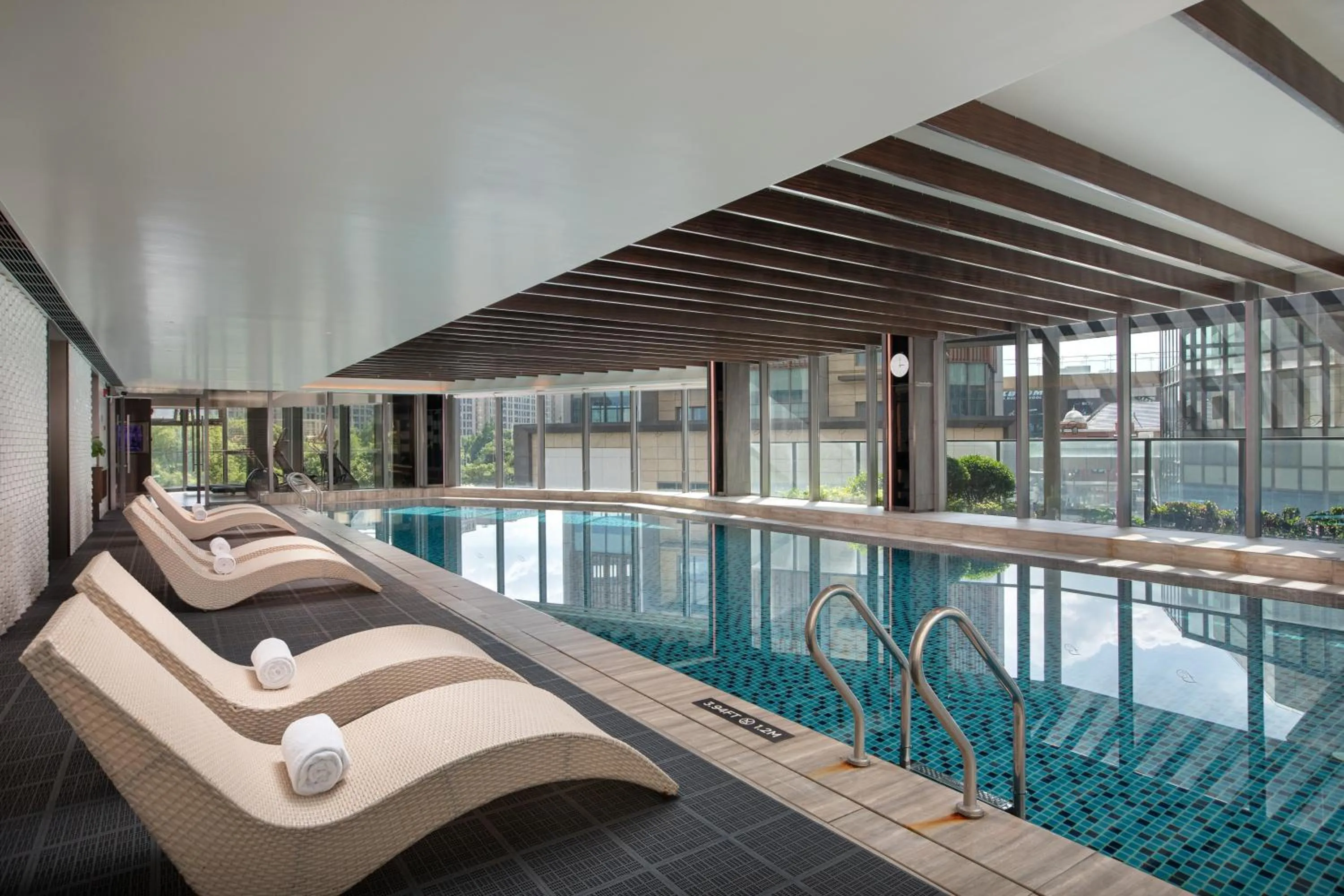Swimming pool in Fraser Place Wujiaochang Shanghai - Adjoin business center, free minibar