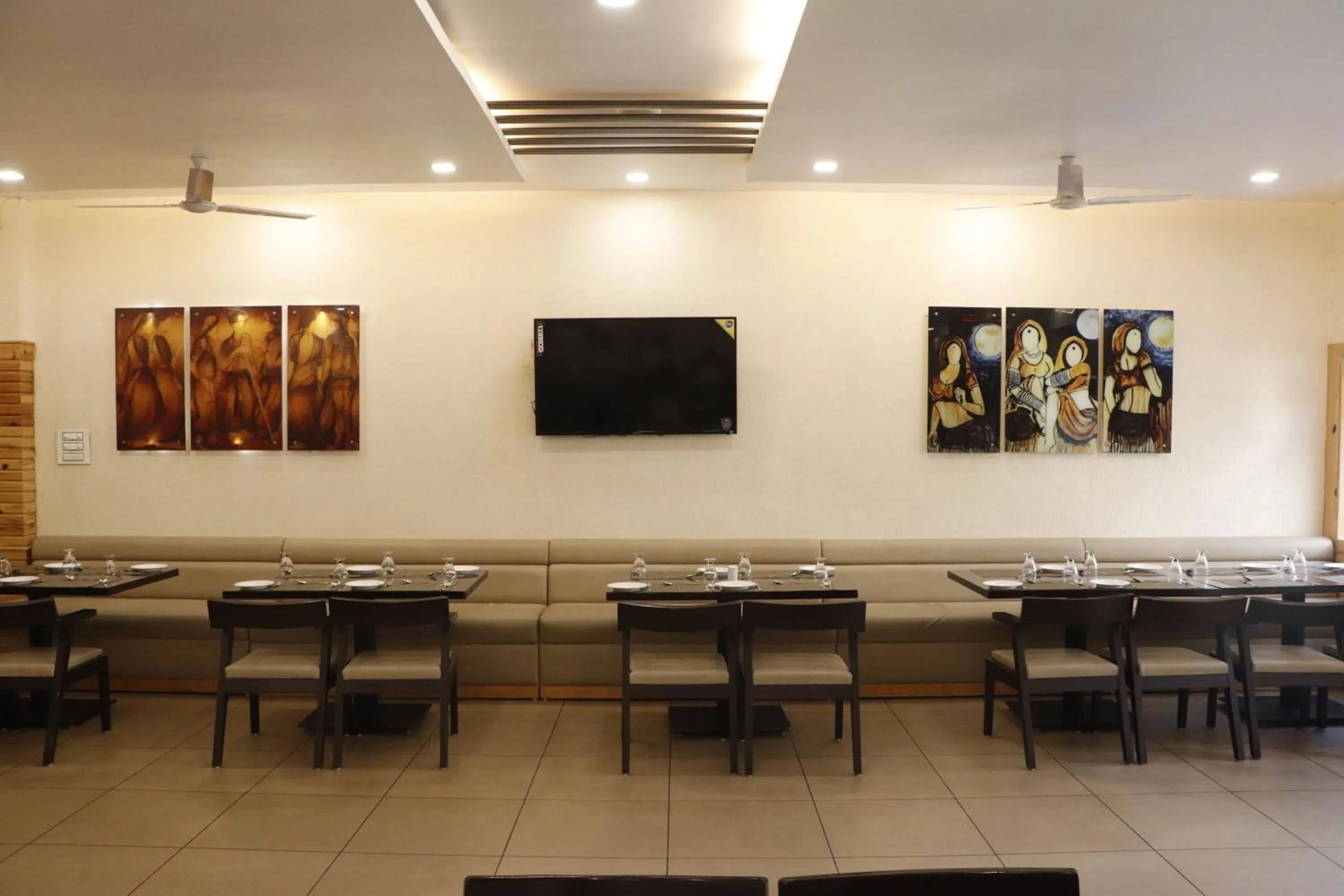 Restaurant/places to eat in Hotel Stay Casa