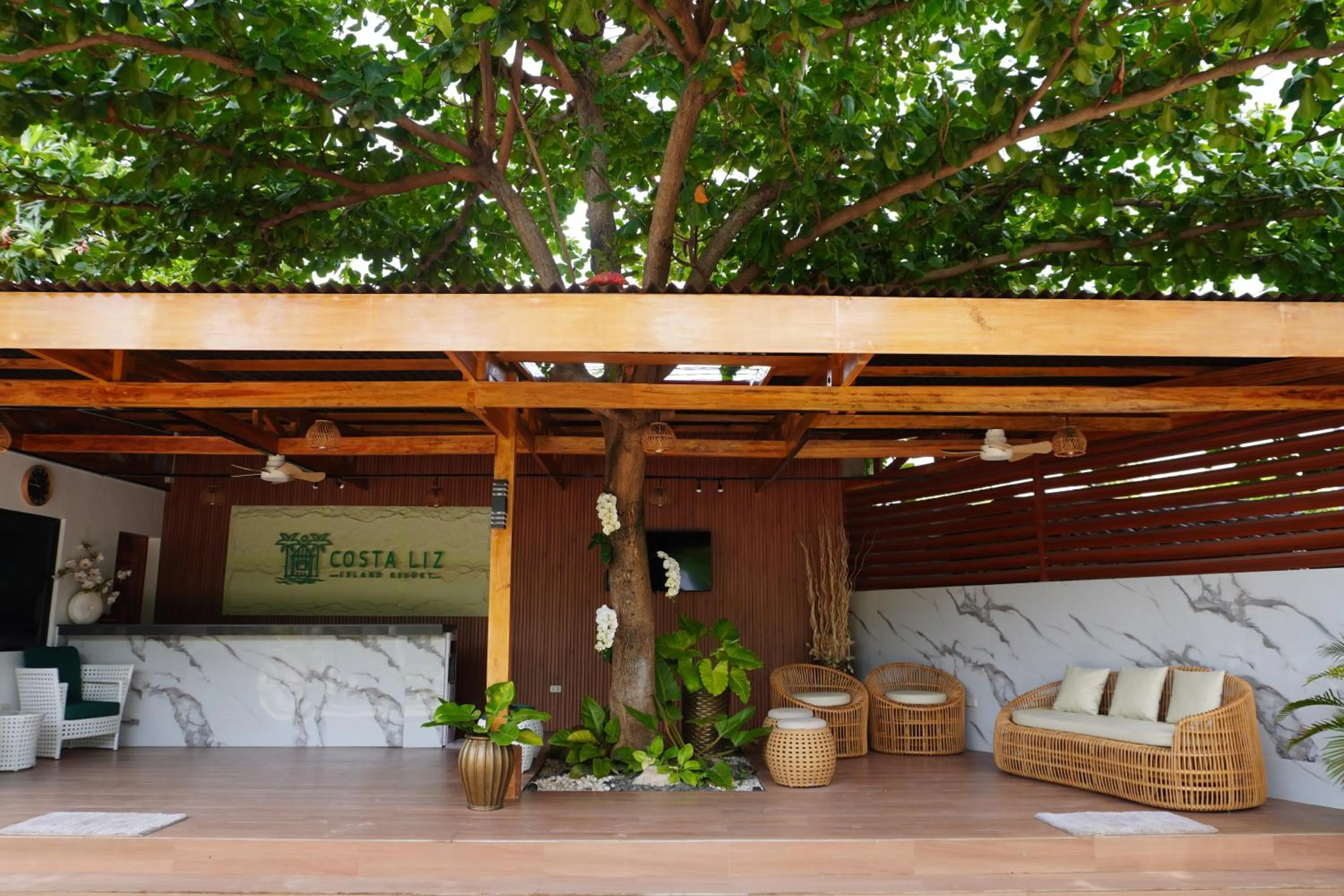Costa Liz Island Resort