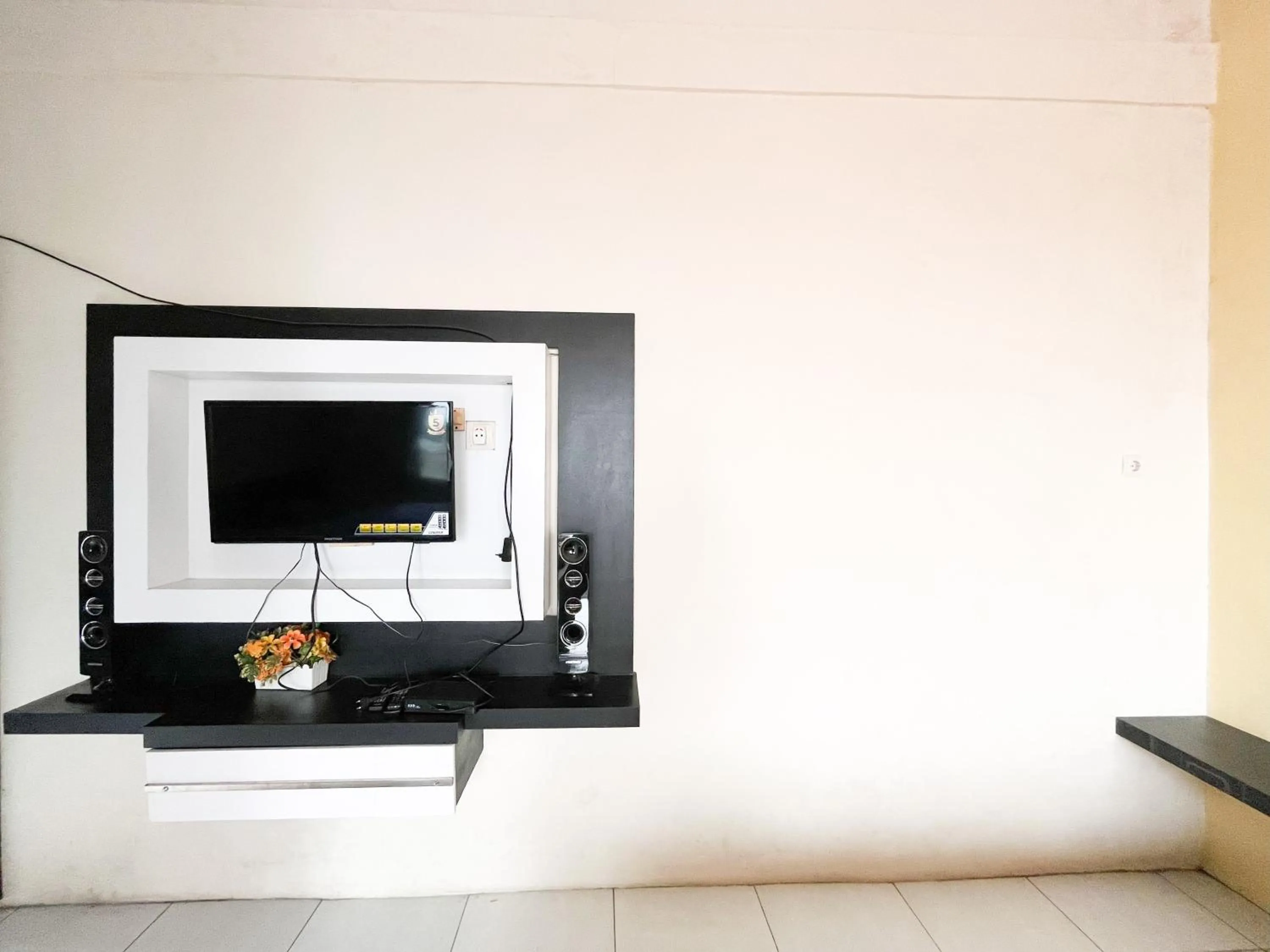 TV and multimedia in Rumah Bromo RedPartner