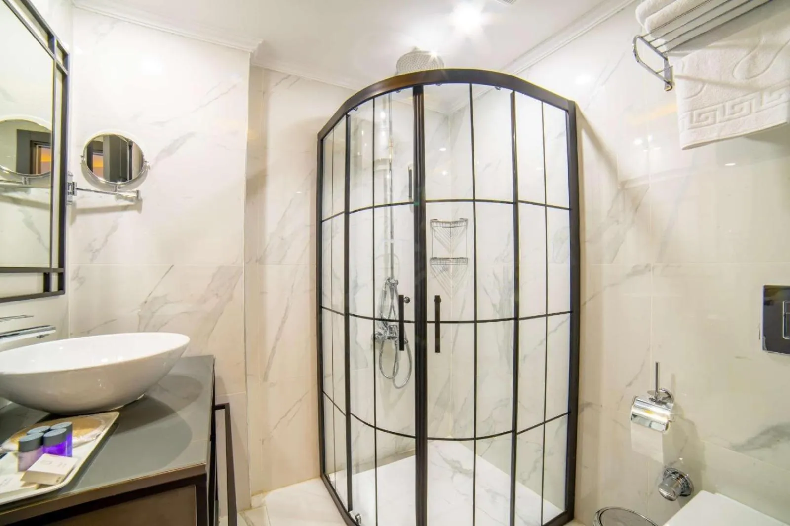 Shower in Avşar Boutique Hotel