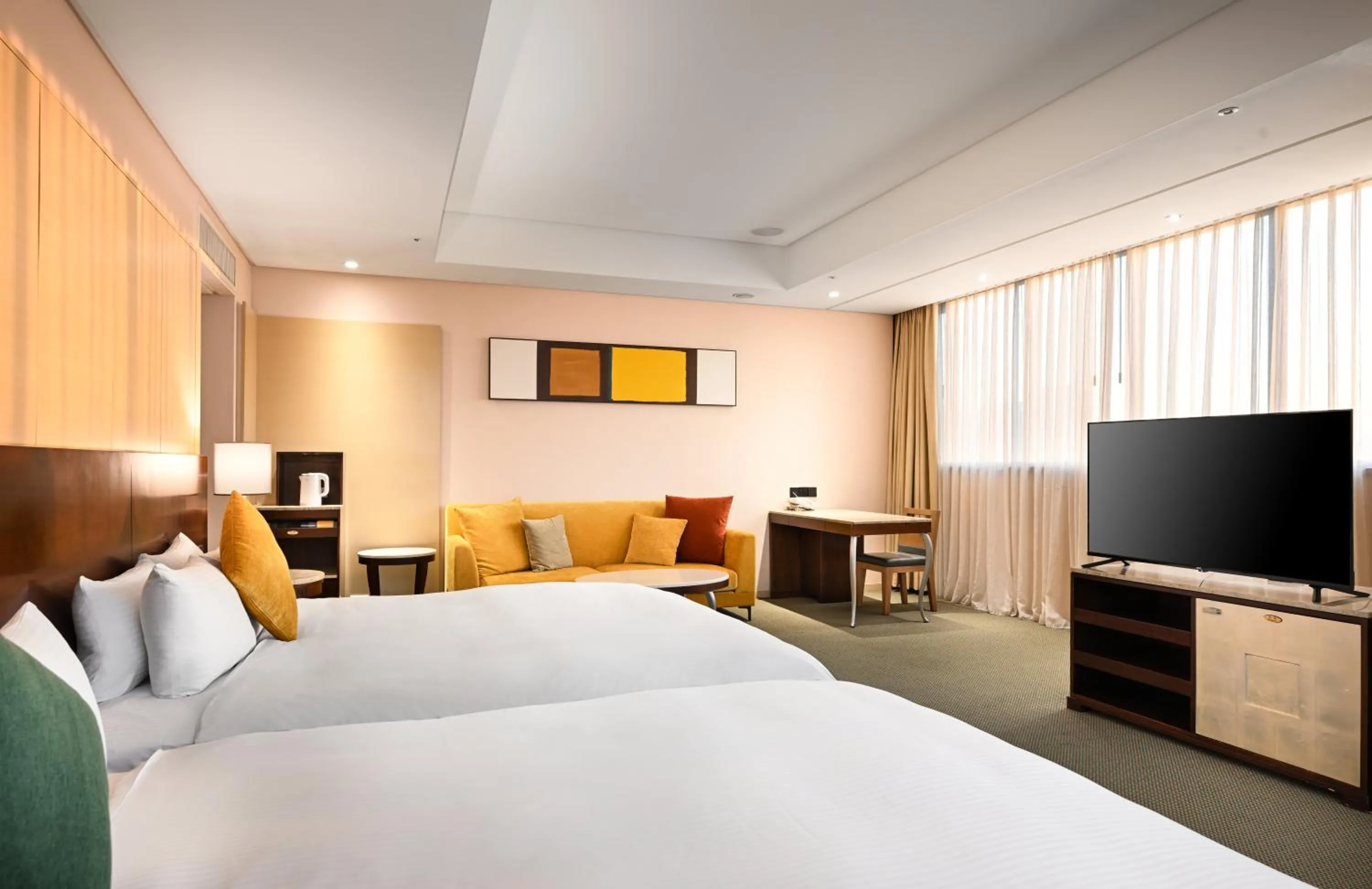 Photo of the whole room, Bed in Via Hotel Breeze