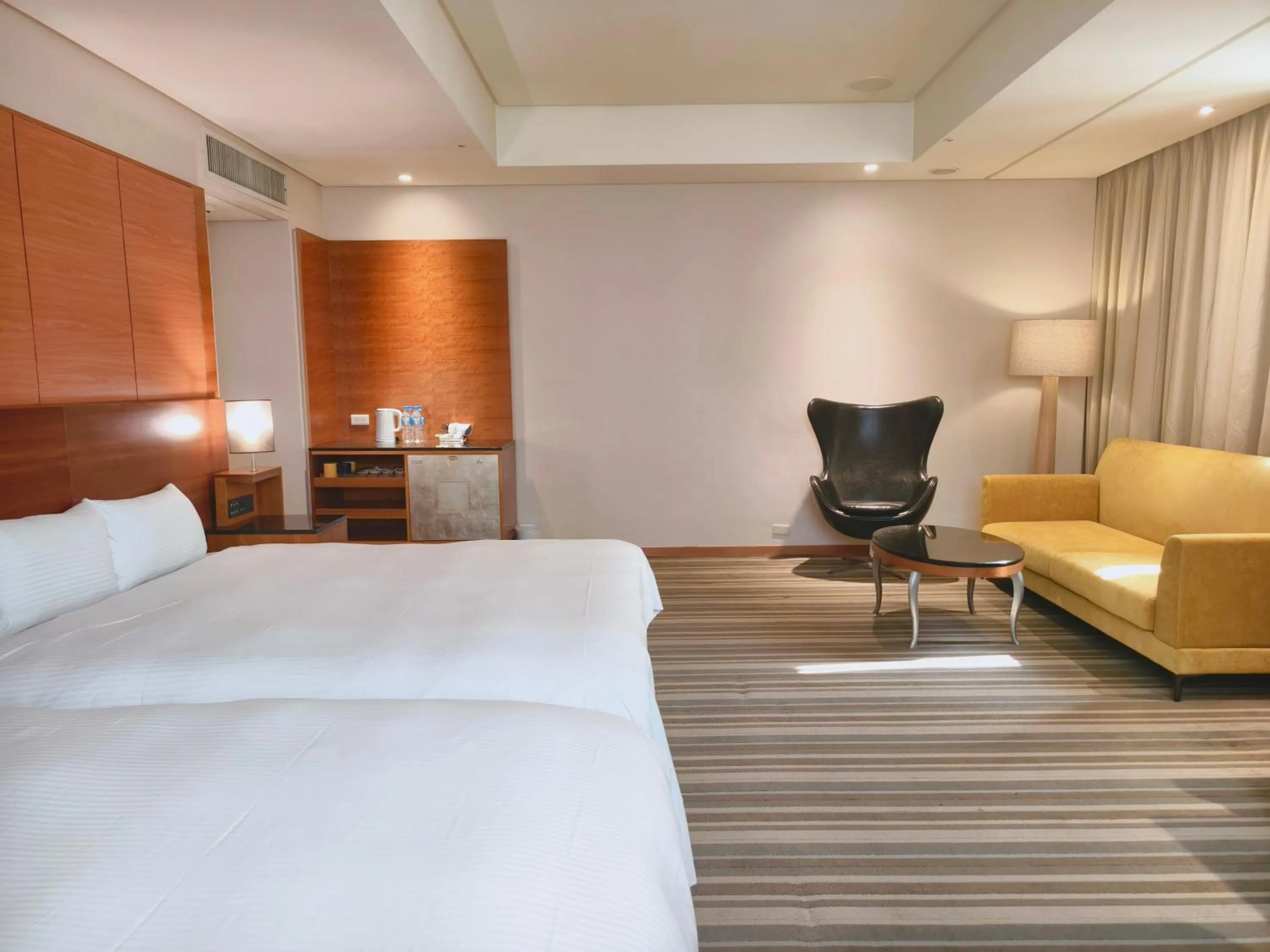 Bed in Via Hotel Breeze