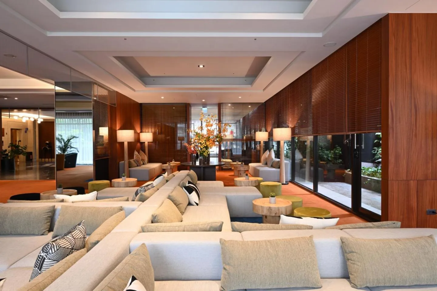 Lobby or reception in Via Hotel Breeze