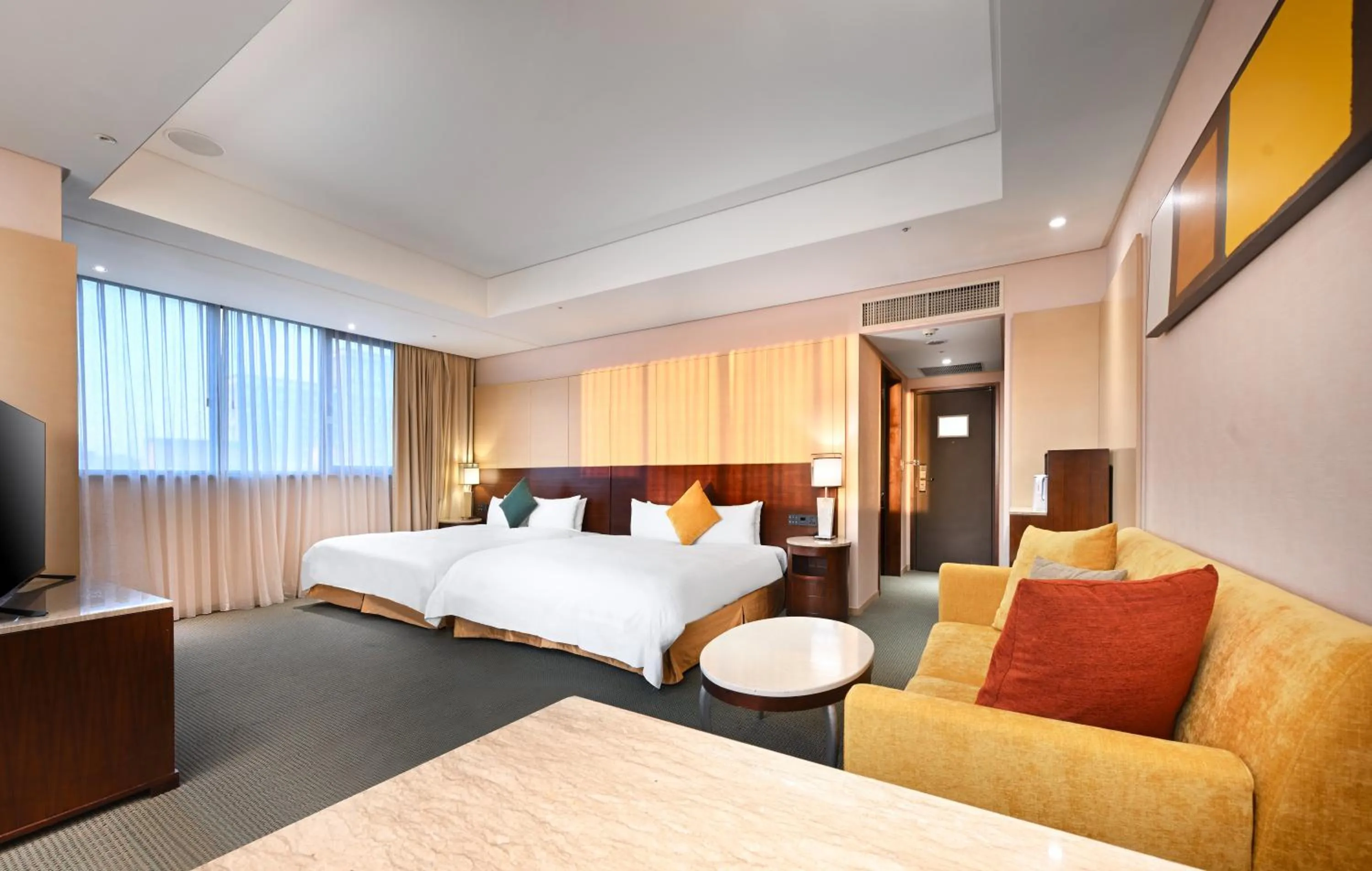 Photo of the whole room, Bed in Via Hotel Breeze