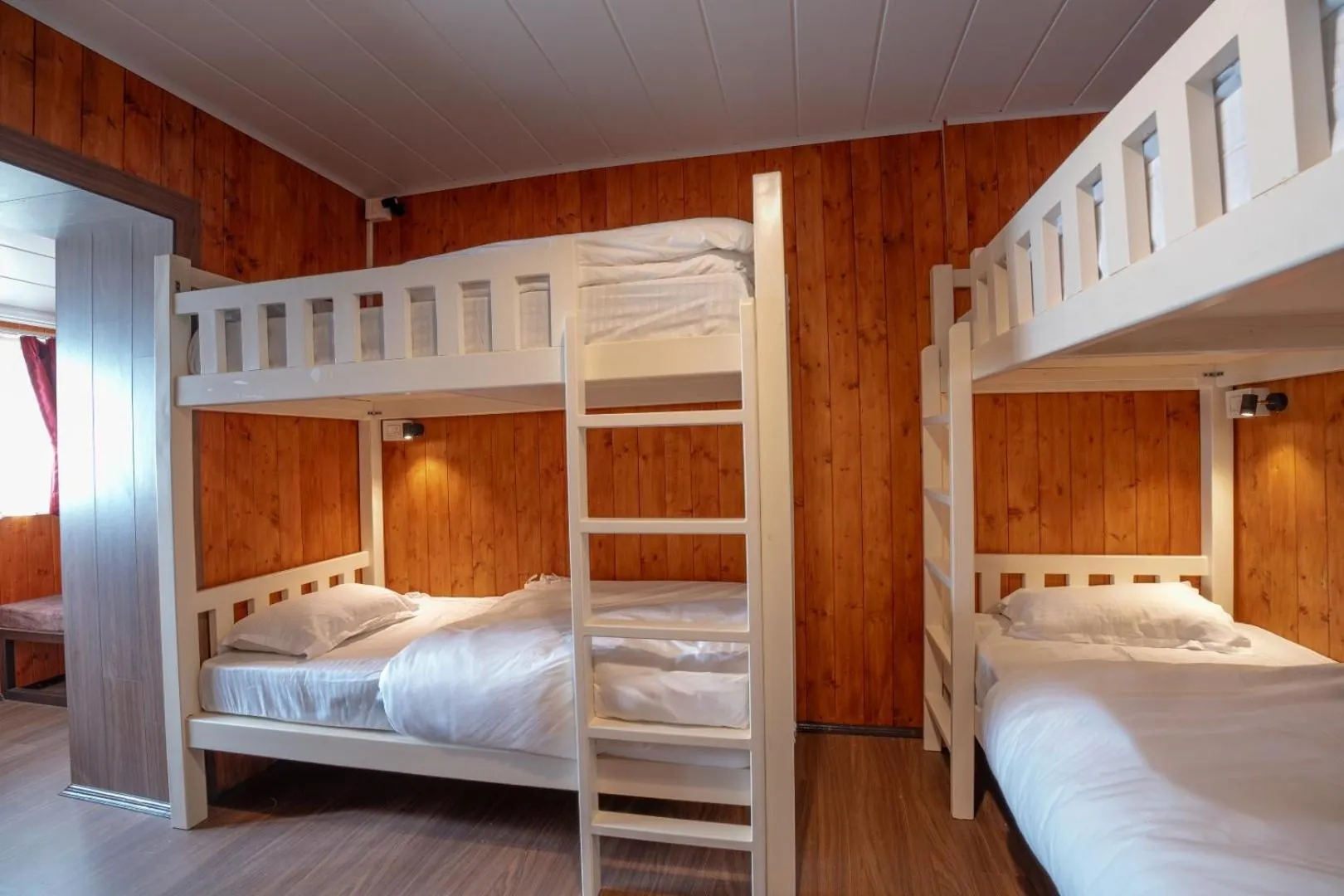 Guests, Bed in Poshtel, Meghma , Sandakphu