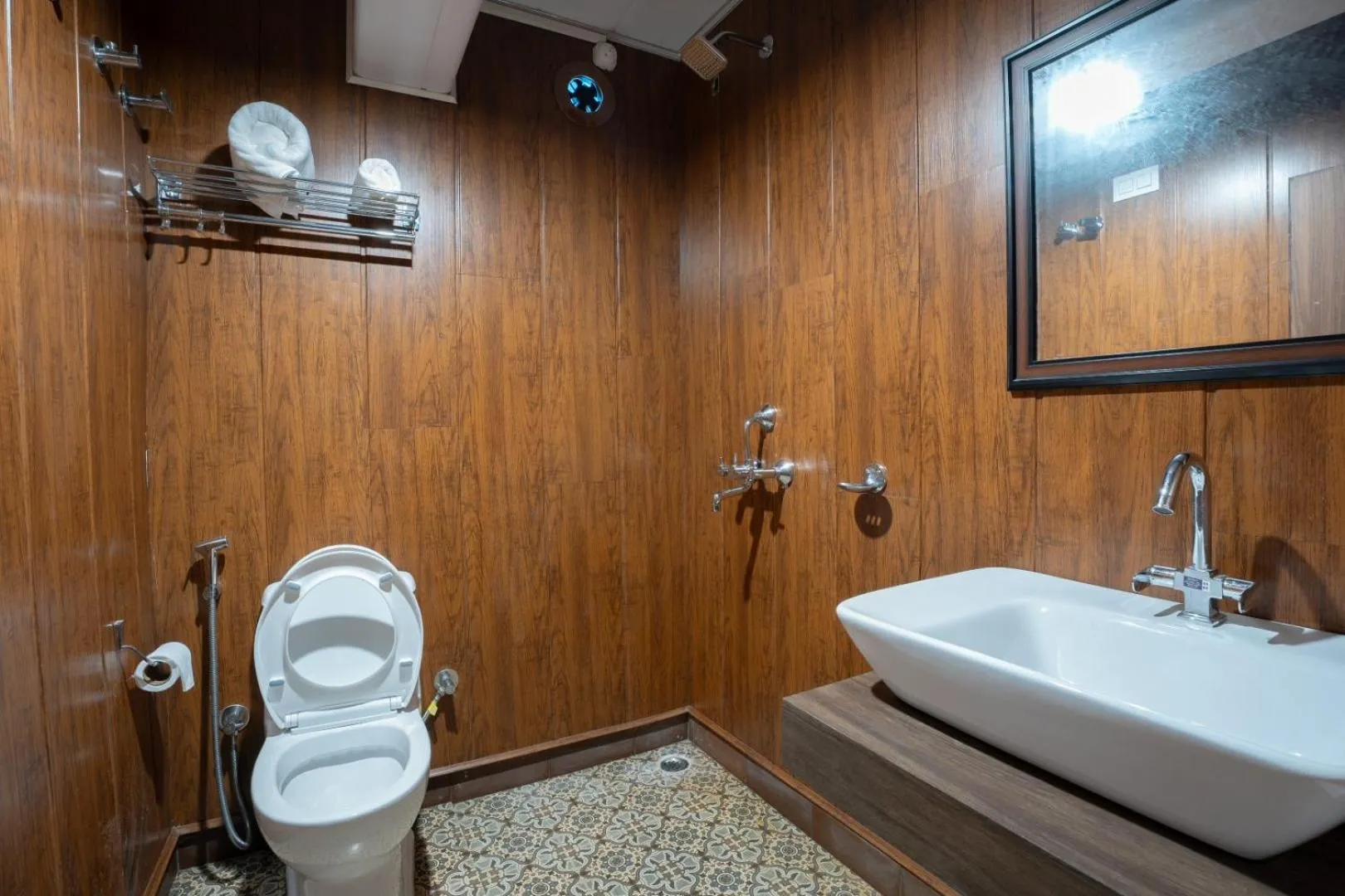 Bathroom in Poshtel, Meghma , Sandakphu