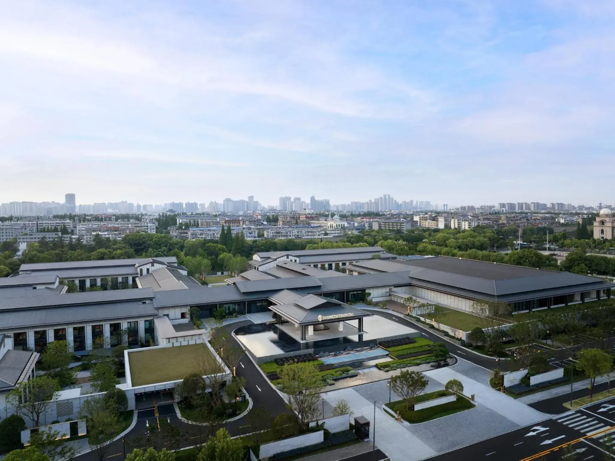 Property building in Intercontinetal Xiangyang Property building in Intercontinetal Xiangyang