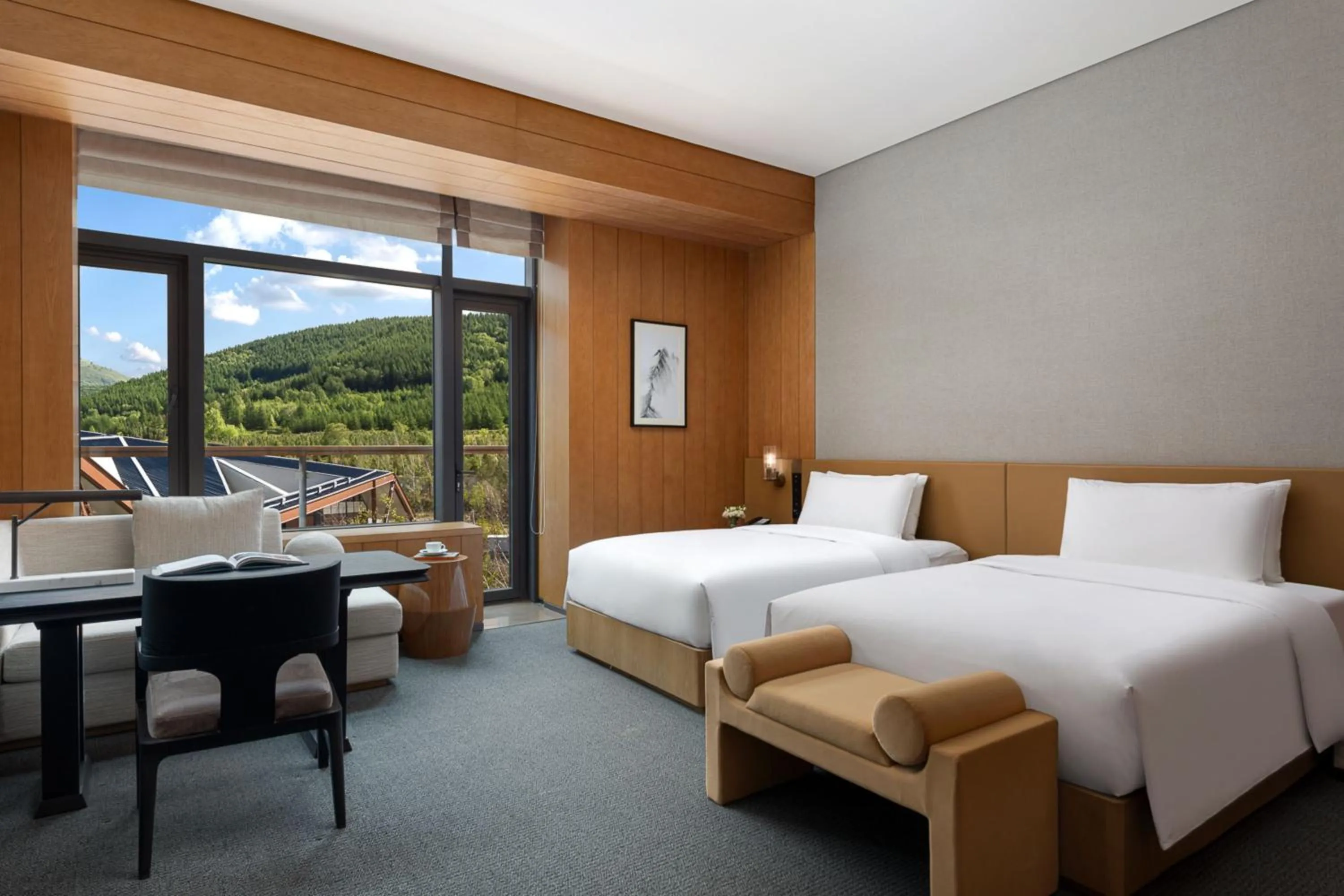 Photo of the whole room, Bed in InterContinental Chongli, an IHG Hotel