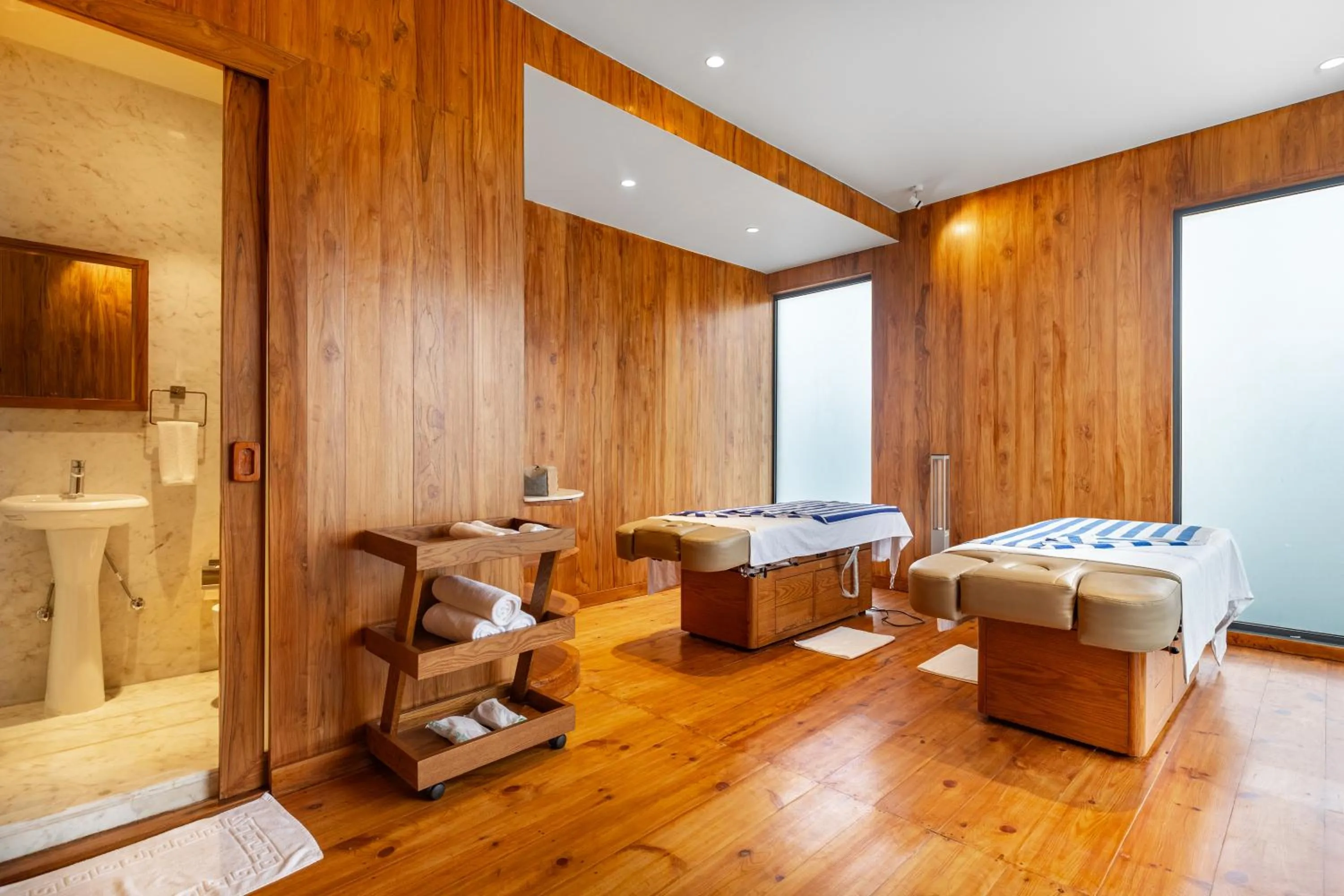 Amorzito by Solitaire Stays