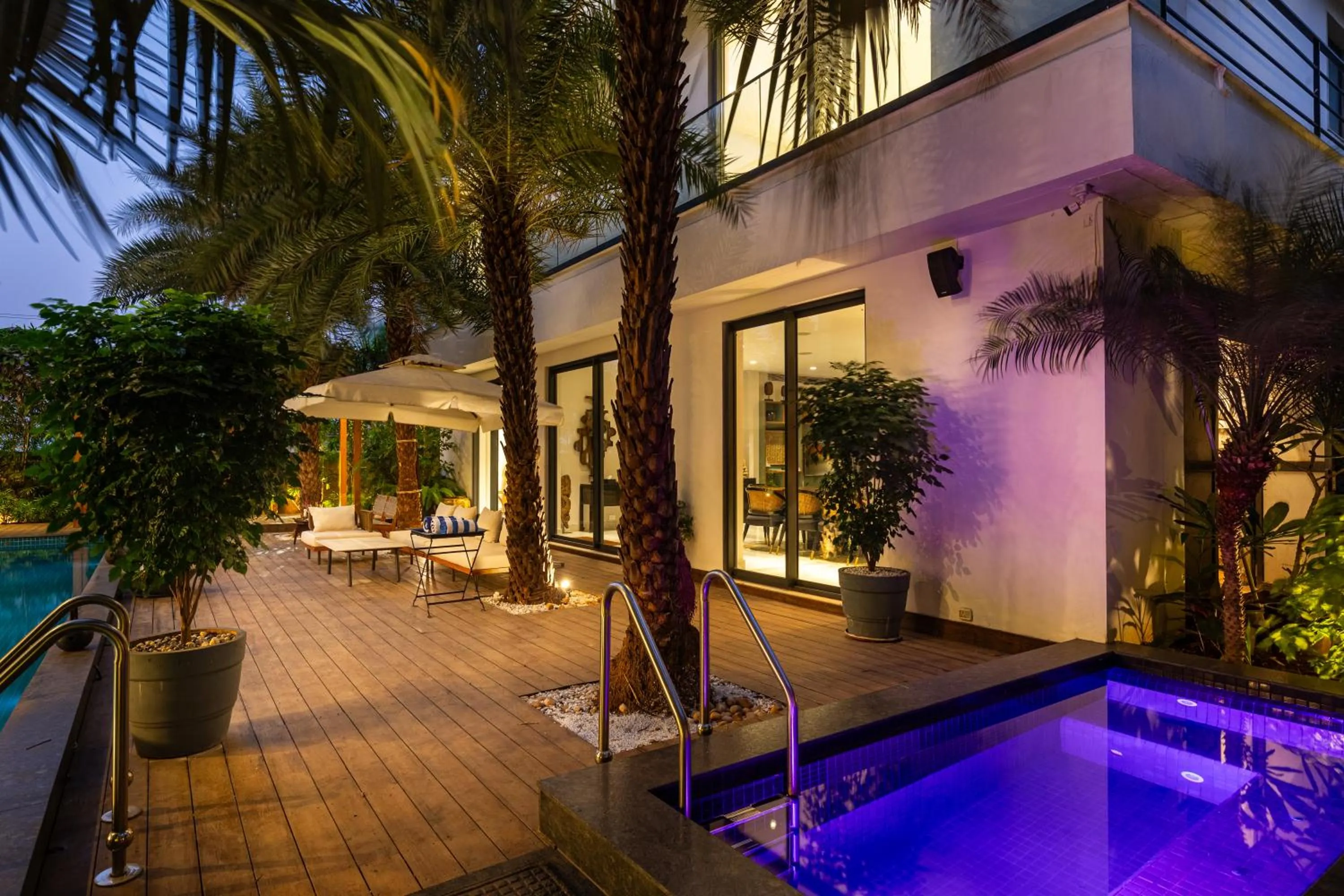 Swimming pool in Amorzito by Solitaire Stays