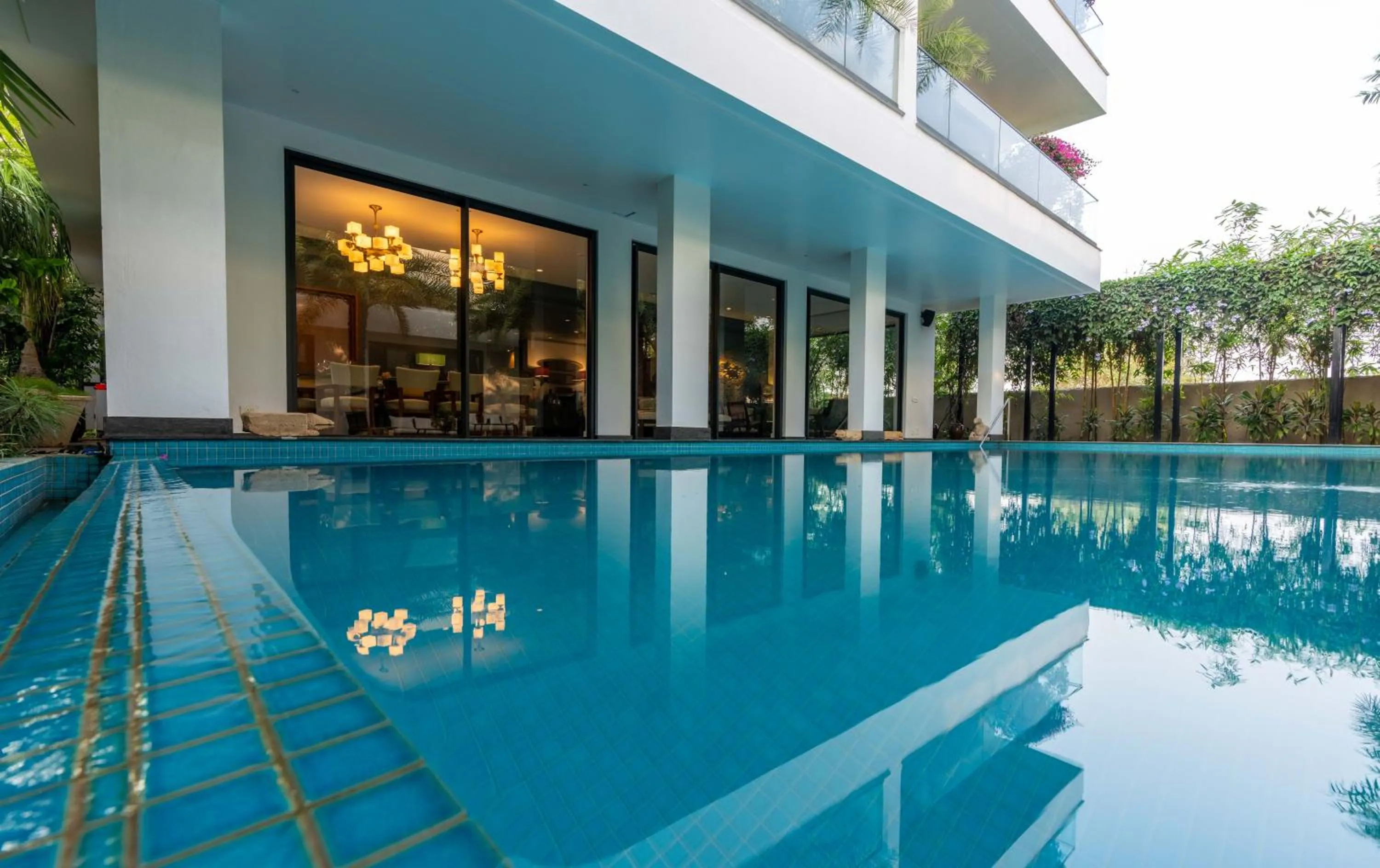 Swimming pool in Amorzito by Solitaire Stays