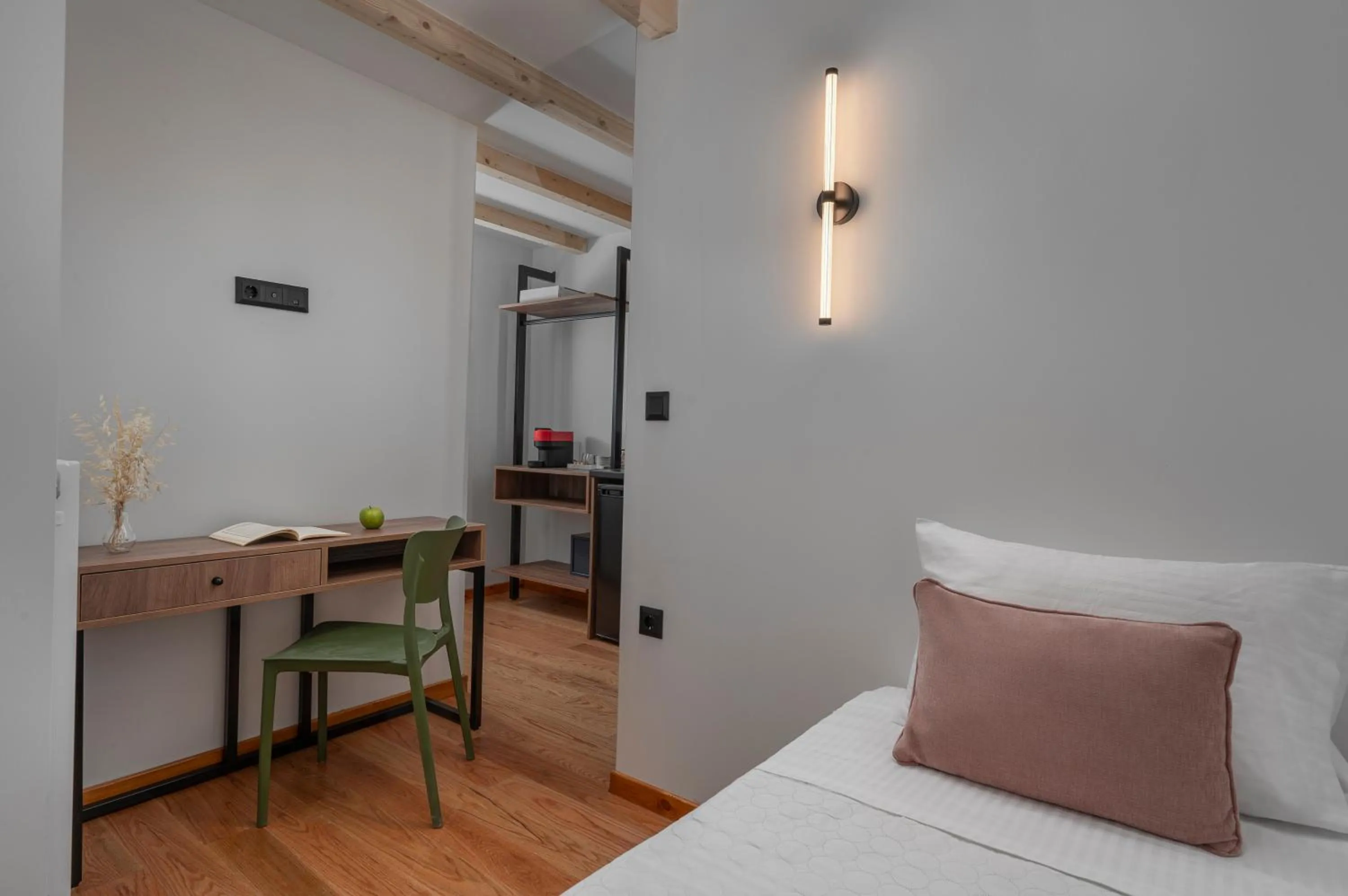 Area and facilities, Bed in Arca Deorum