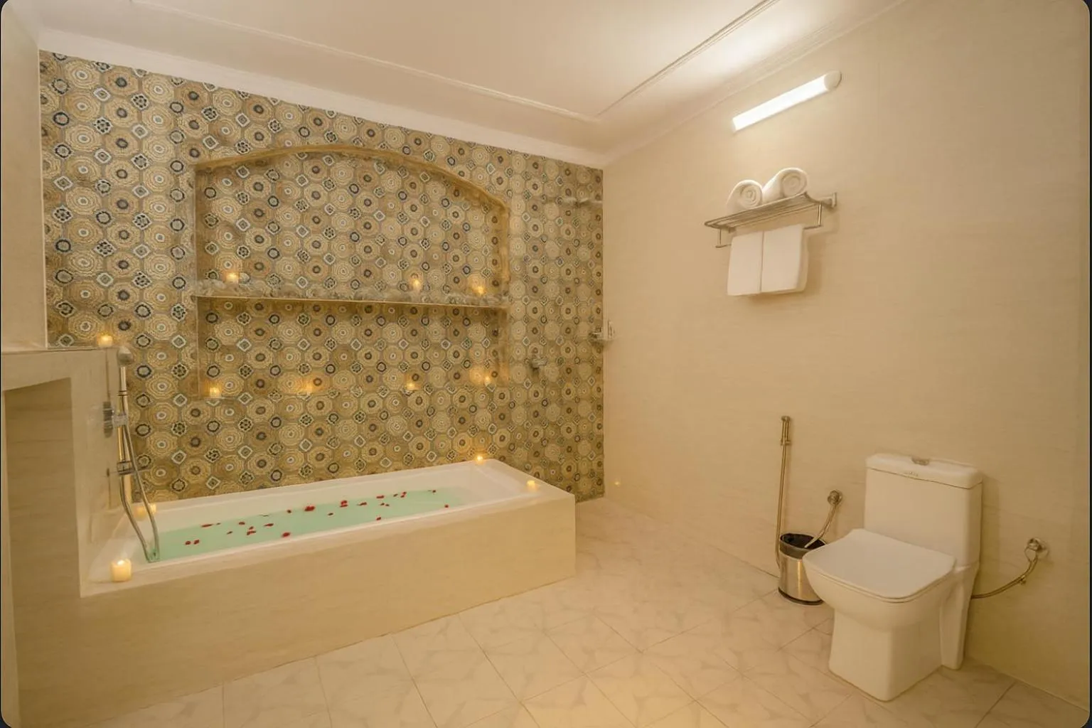 Bathroom in The Neeraj Ganga Cottages