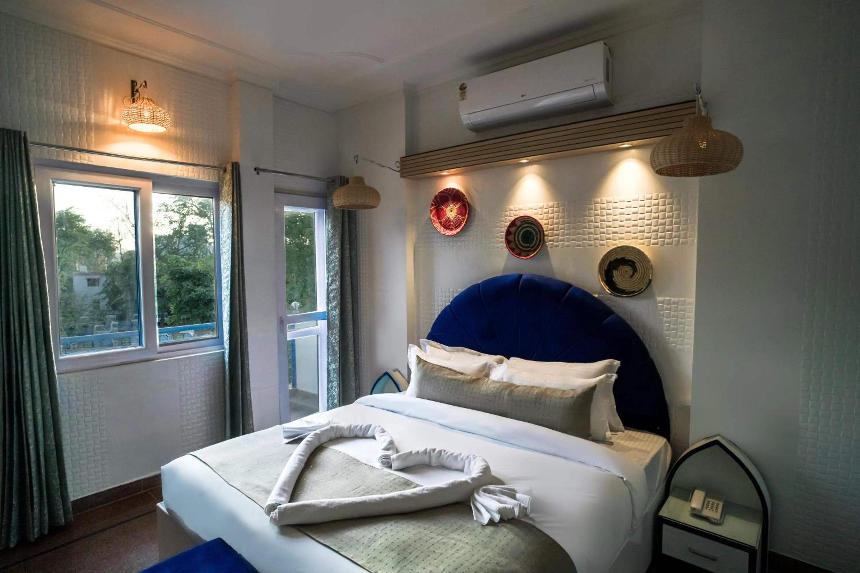 Bed in The Neeraj Ganga Cottages