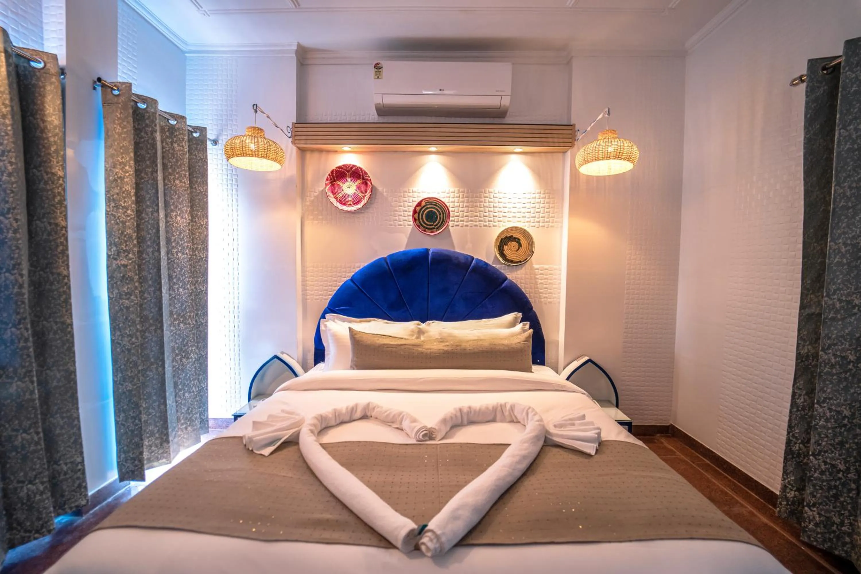 Bed in The Neeraj Ganga Cottages