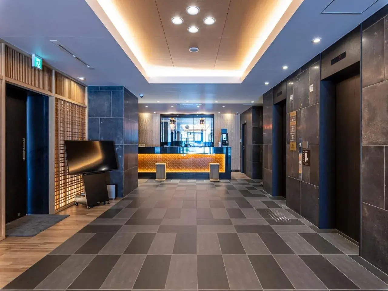 Lobby or reception, Bed in APA Hotel Kyoto Gojo Omiya Lobby or reception, Bed in APA Hotel Kyoto Gojo Omiya