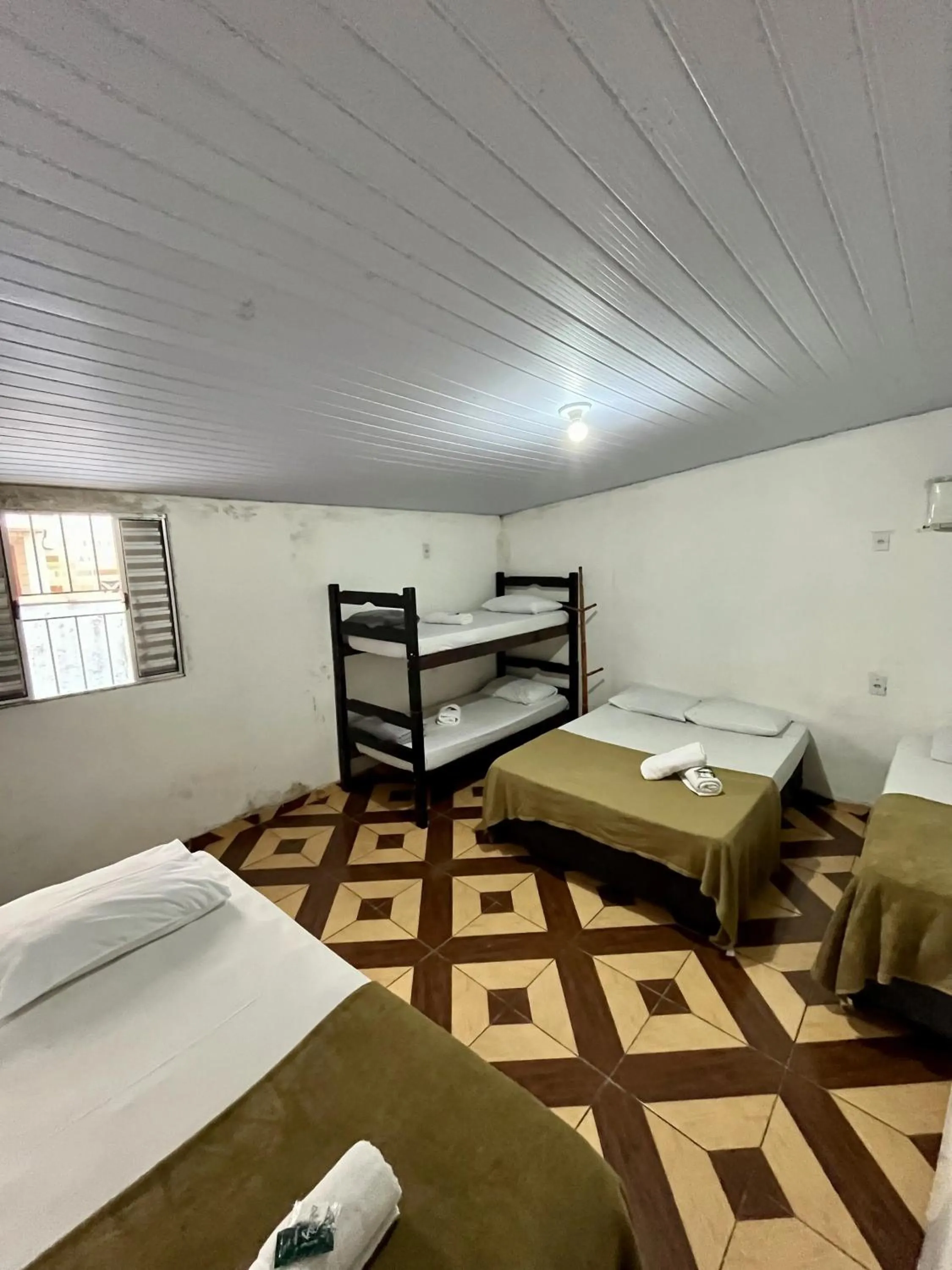 Photo of the whole room, Bed in Pousada Aloha Santos