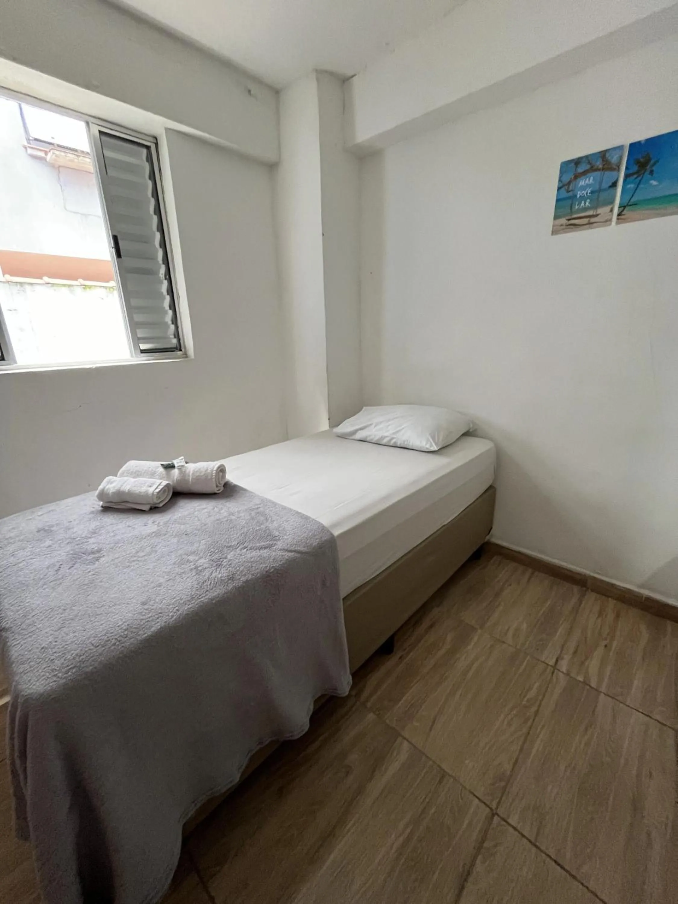 Photo of the whole room, Bed in Pousada Aloha Santos