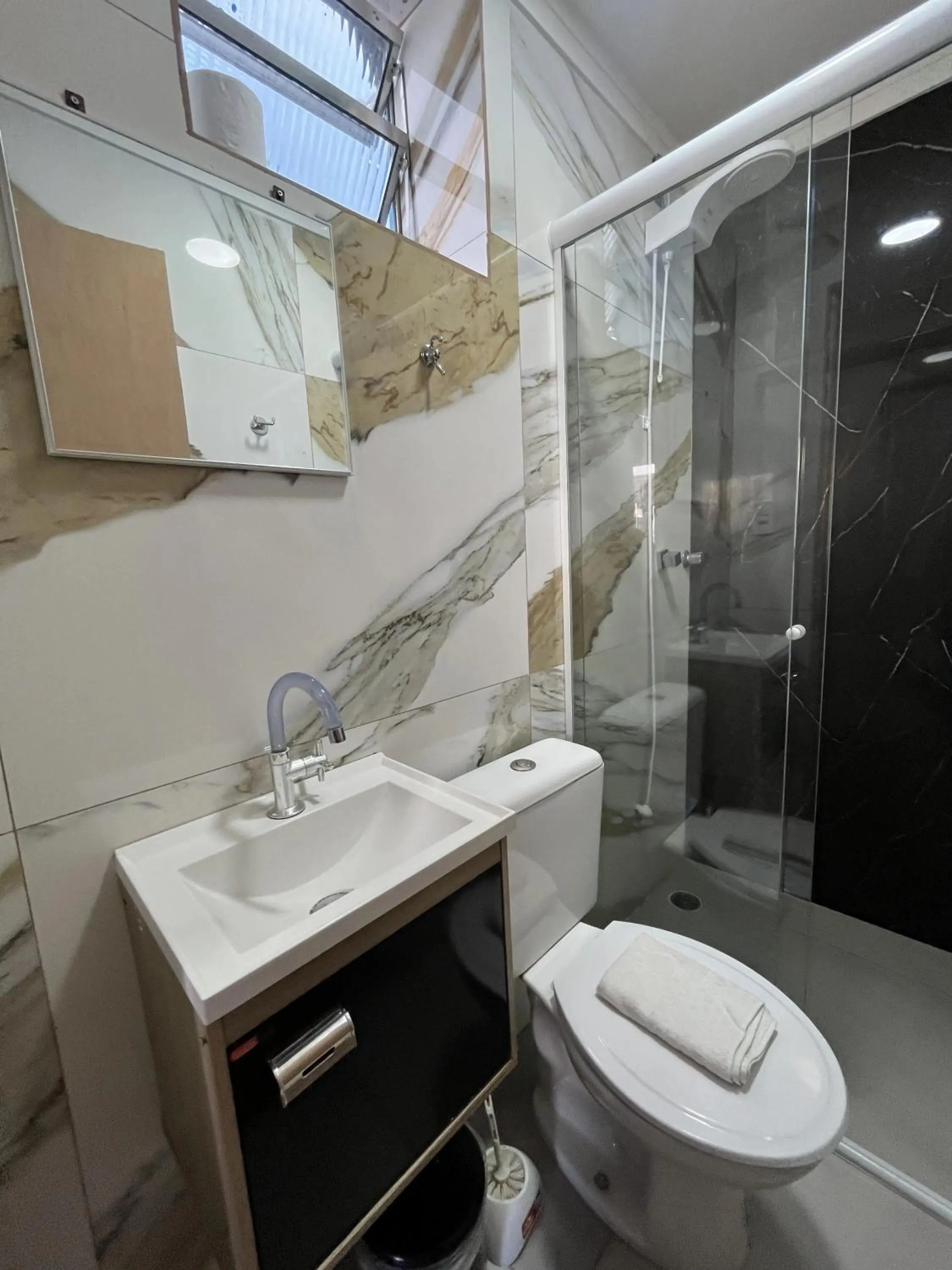 Bathroom in Pousada Aloha Santos