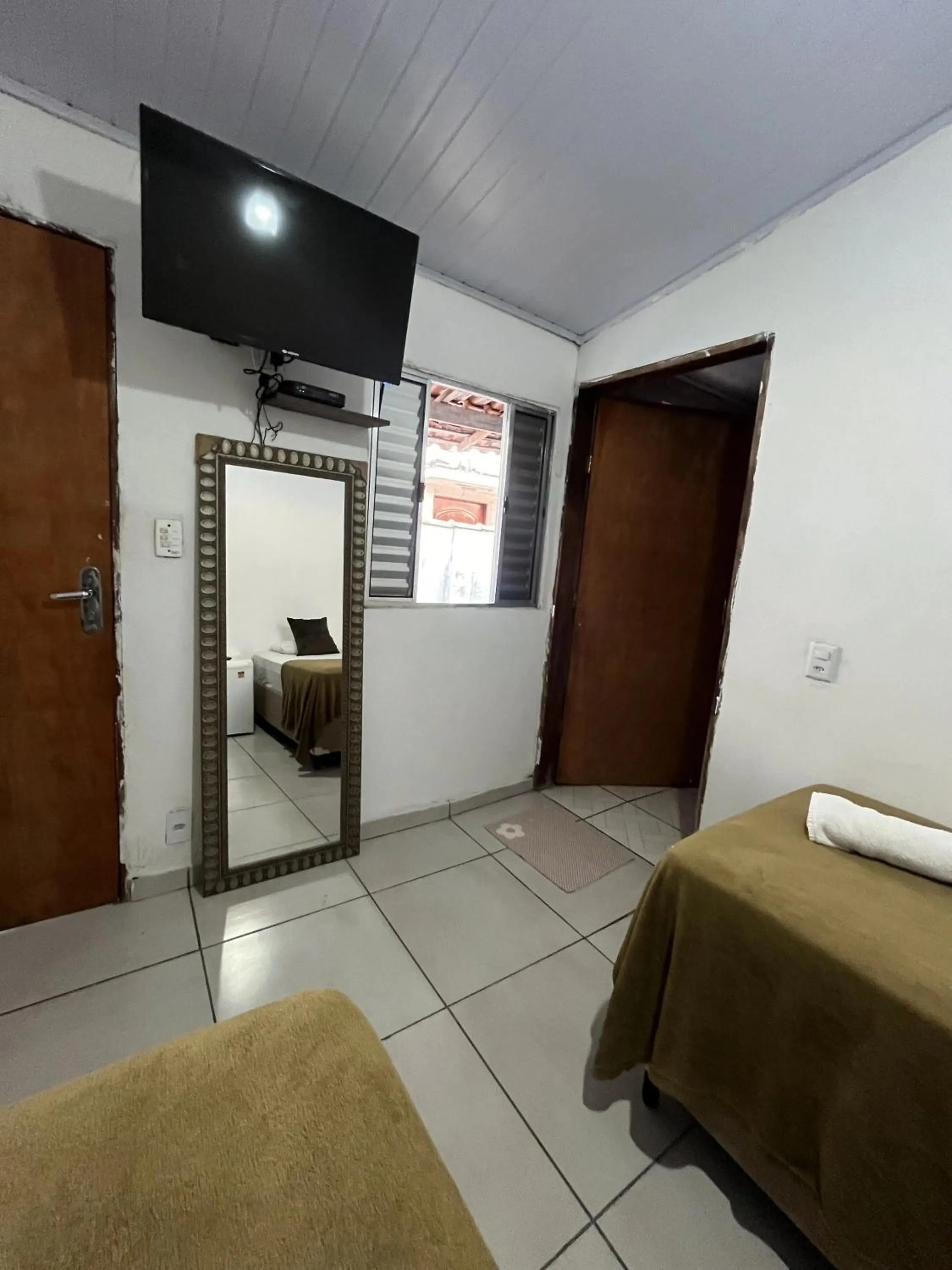 Photo of the whole room, Bed in Pousada Aloha Santos
