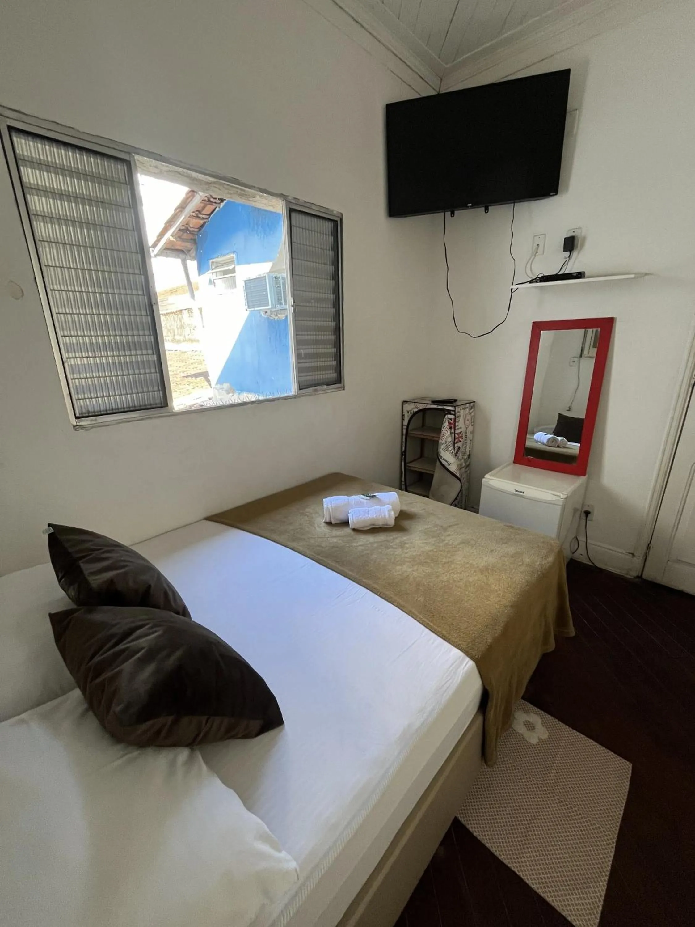 Photo of the whole room, Bed in Pousada Aloha Santos