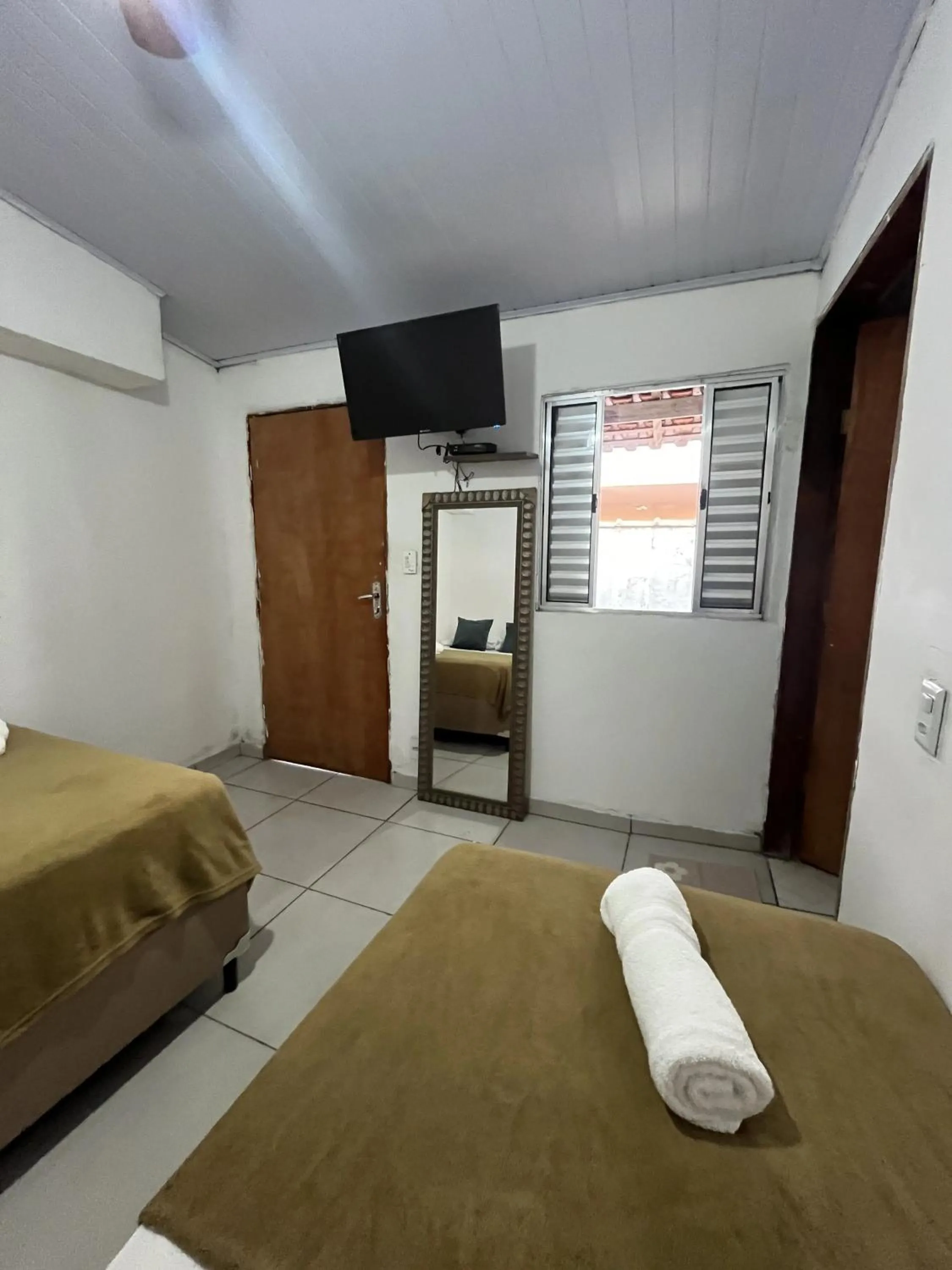 Photo of the whole room, Bed in Pousada Aloha Santos