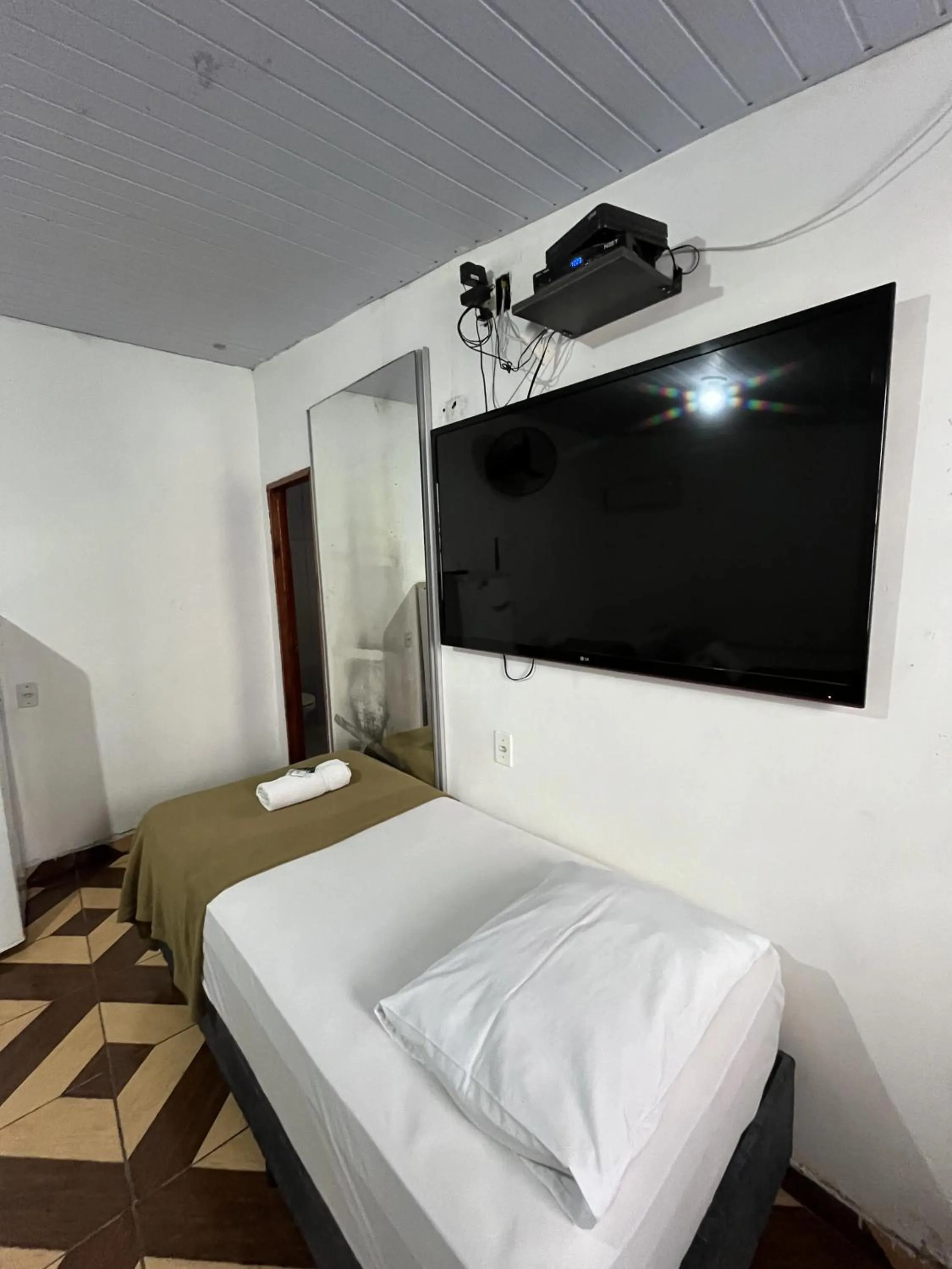 Photo of the whole room, Bed in Pousada Aloha Santos