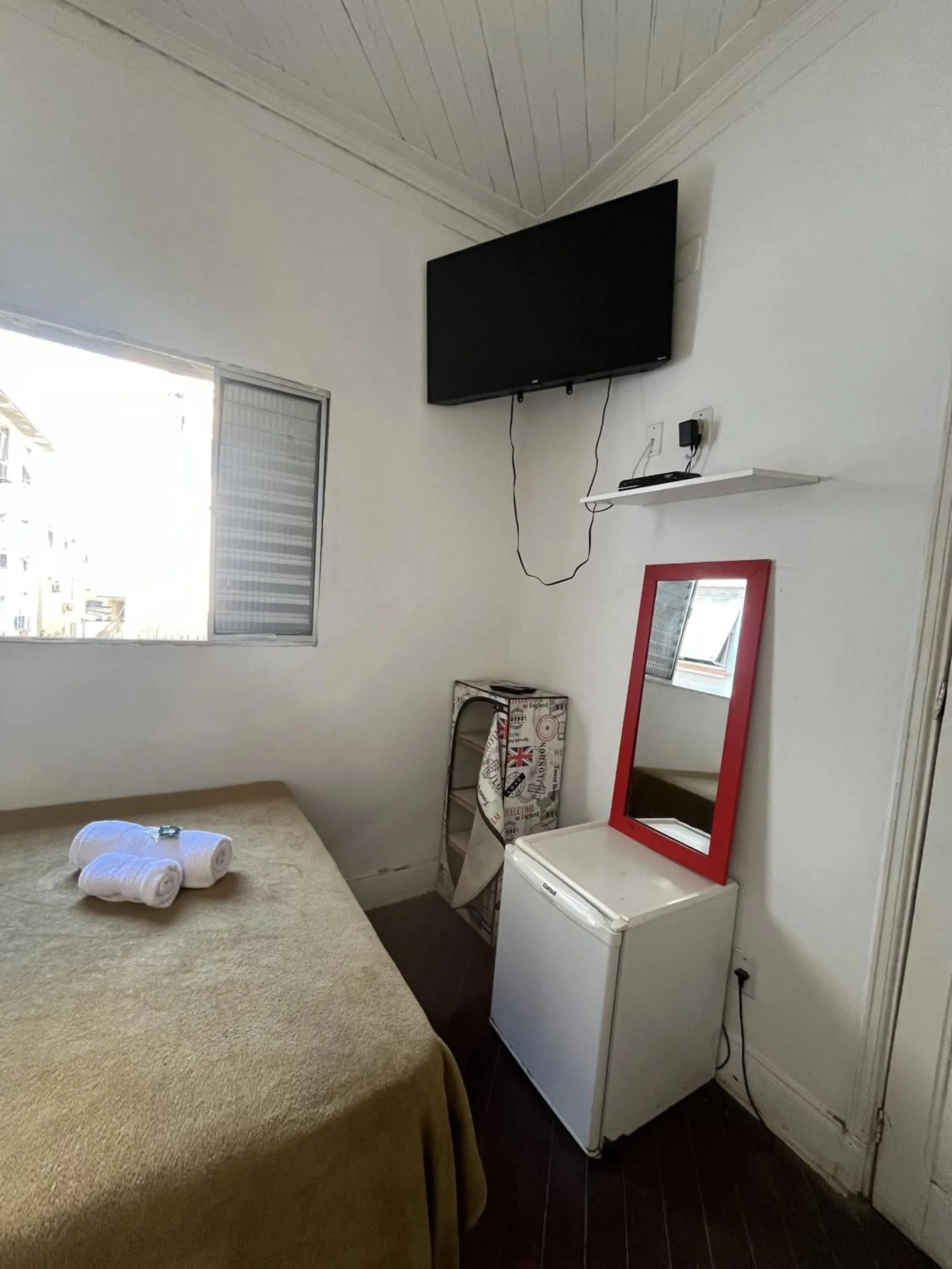 Photo of the whole room, Bed in Pousada Aloha Santos