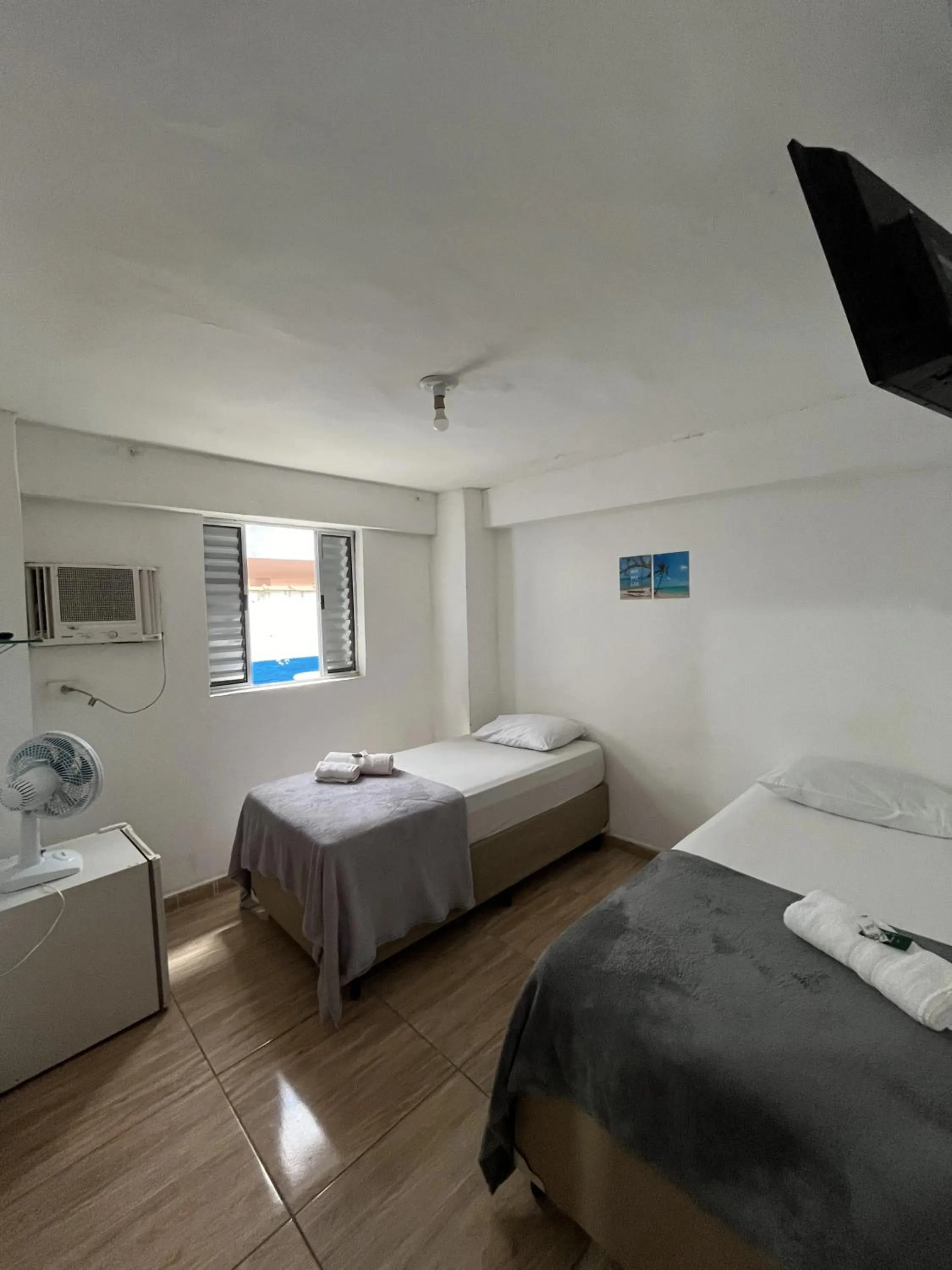 Photo of the whole room, Bed in Pousada Aloha Santos