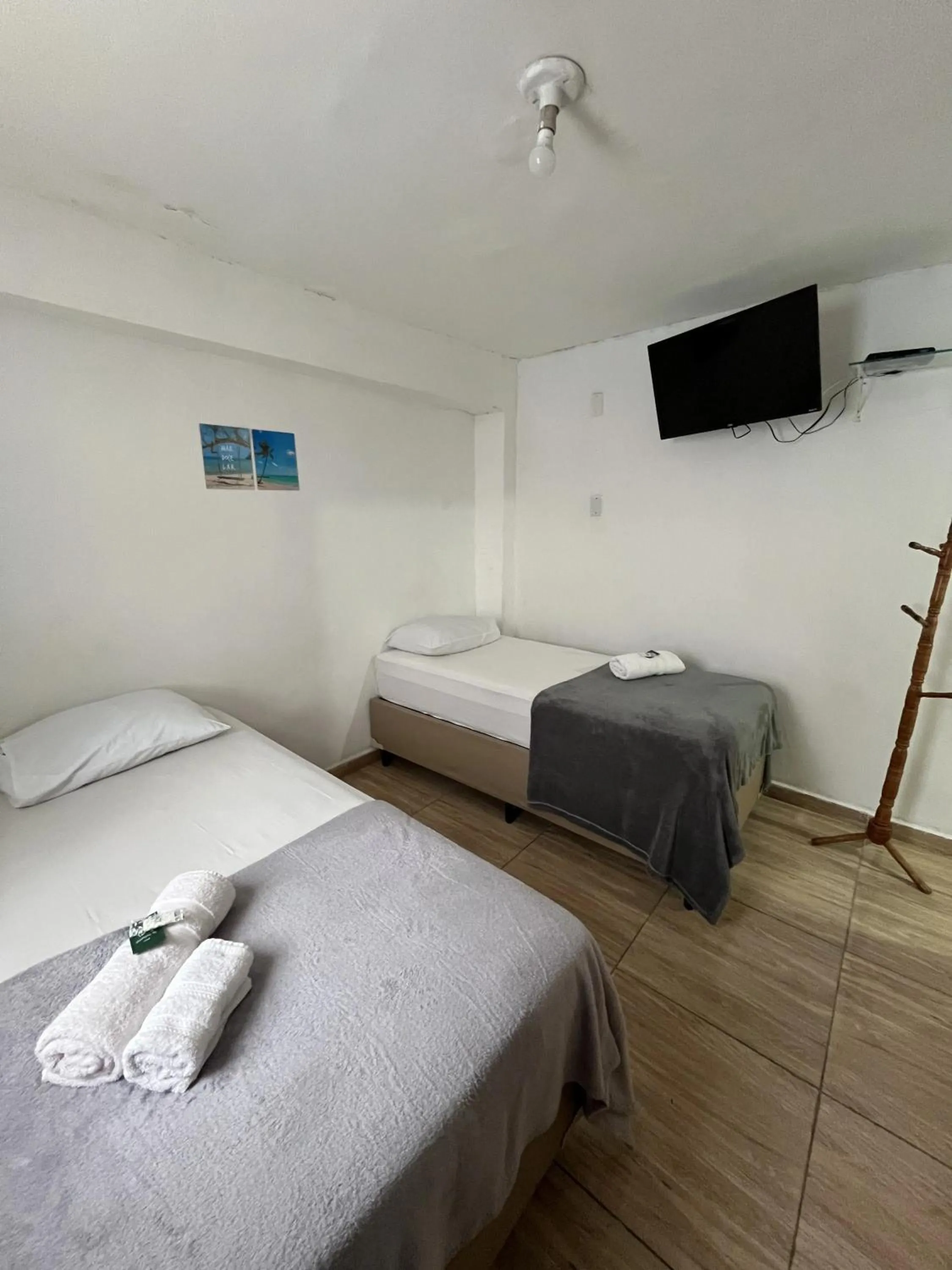 Photo of the whole room, Bed in Pousada Aloha Santos